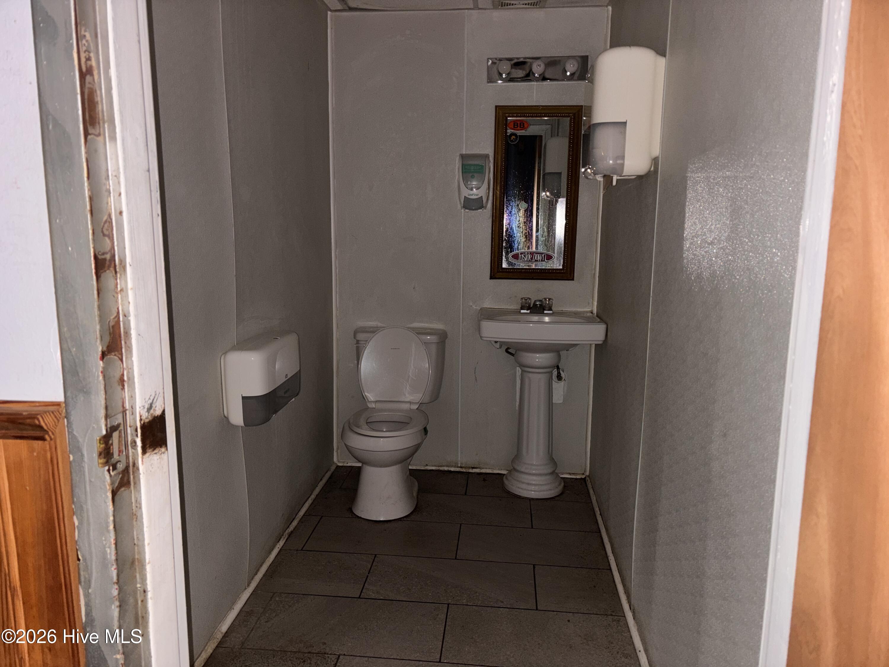 1475 W Market Street Property Photo 9