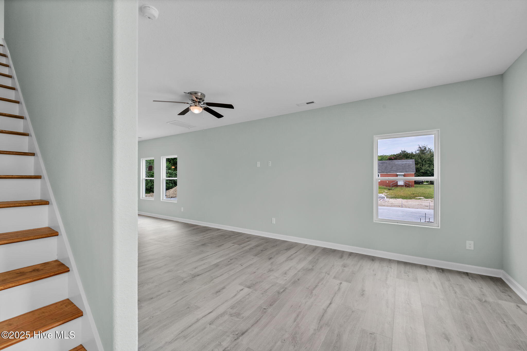 423 Elcinoca Drive Property Photo 3
