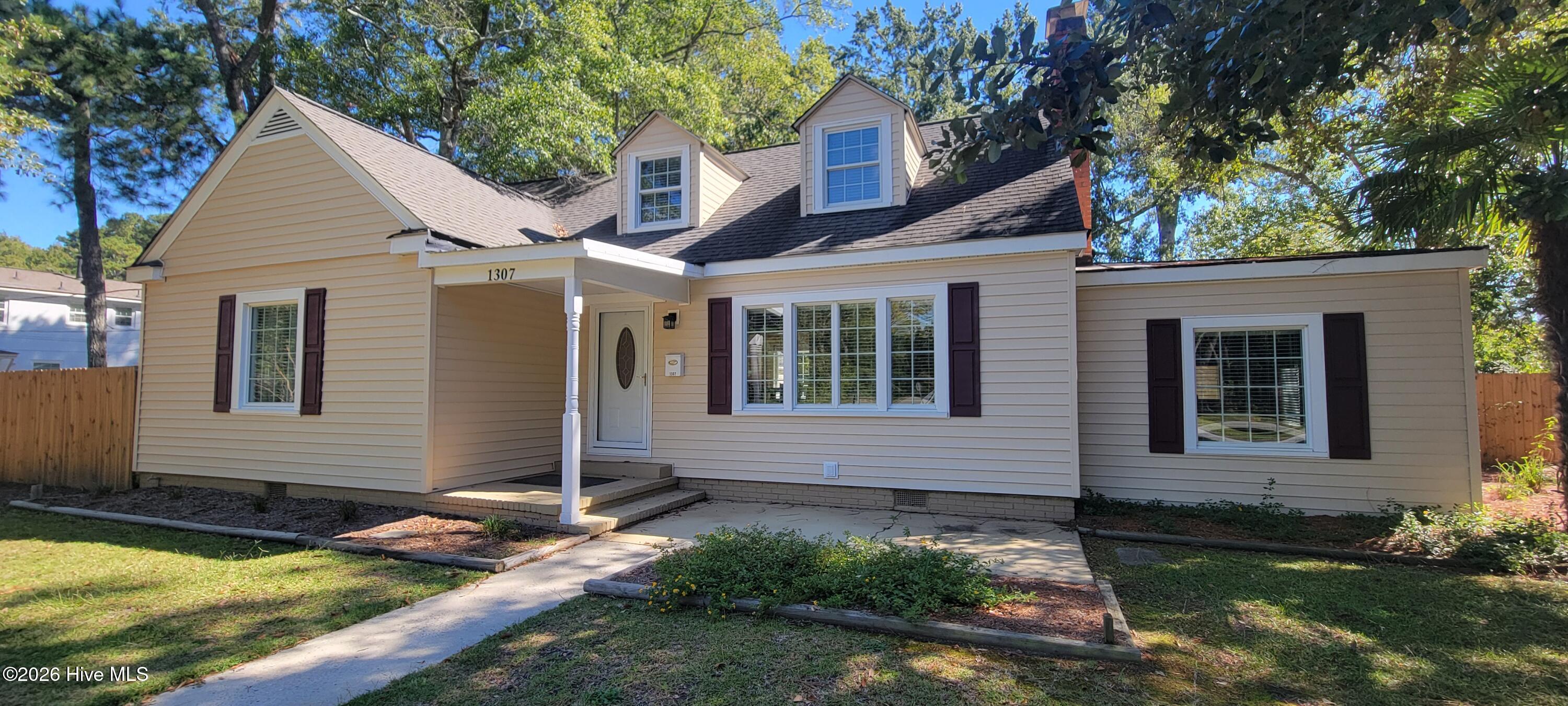 1307 N Respess Street Property Photo 1