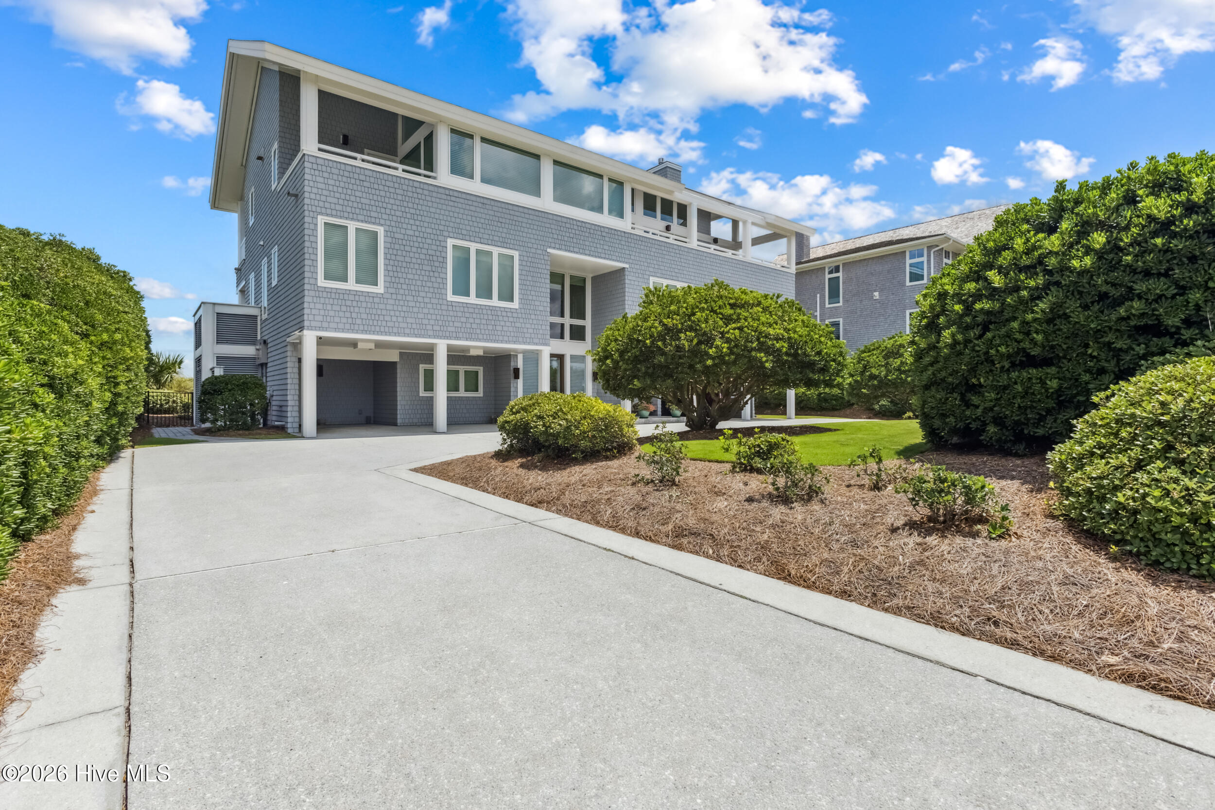 8 Beach Road S Property Photo 4