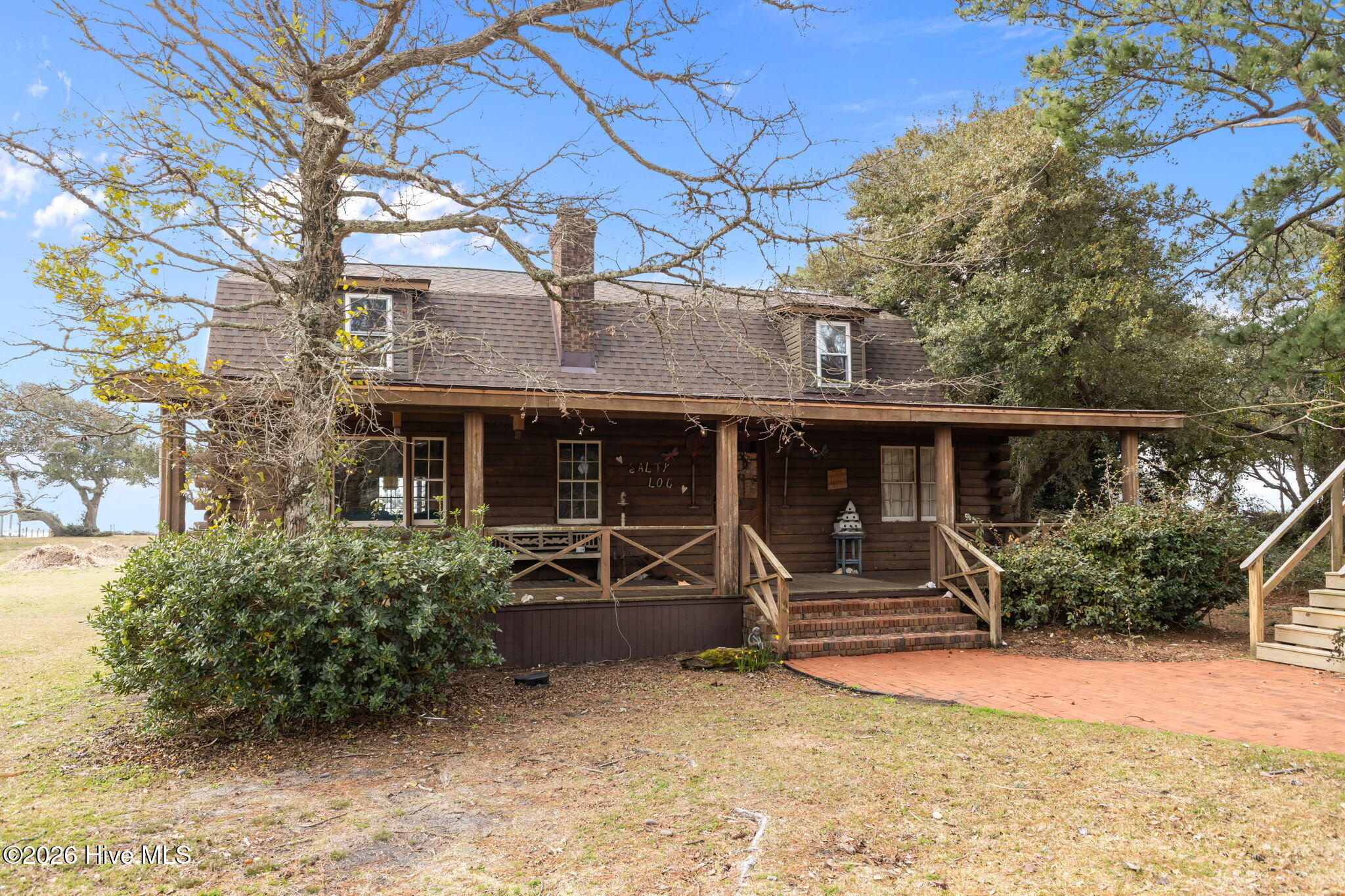 568 Seashore Drive Property Photo 2