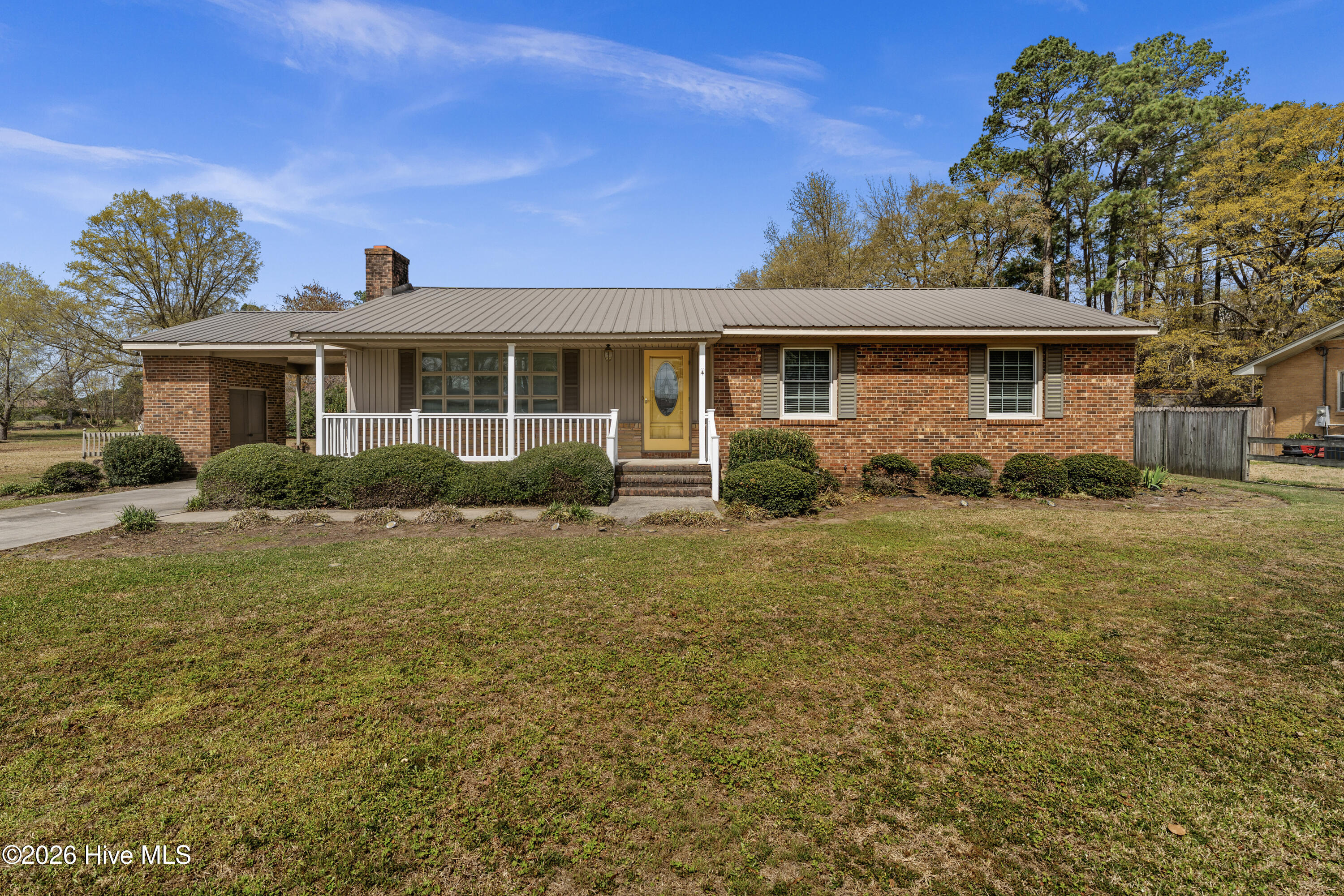 129 Pineland Avenue Property Photo 1