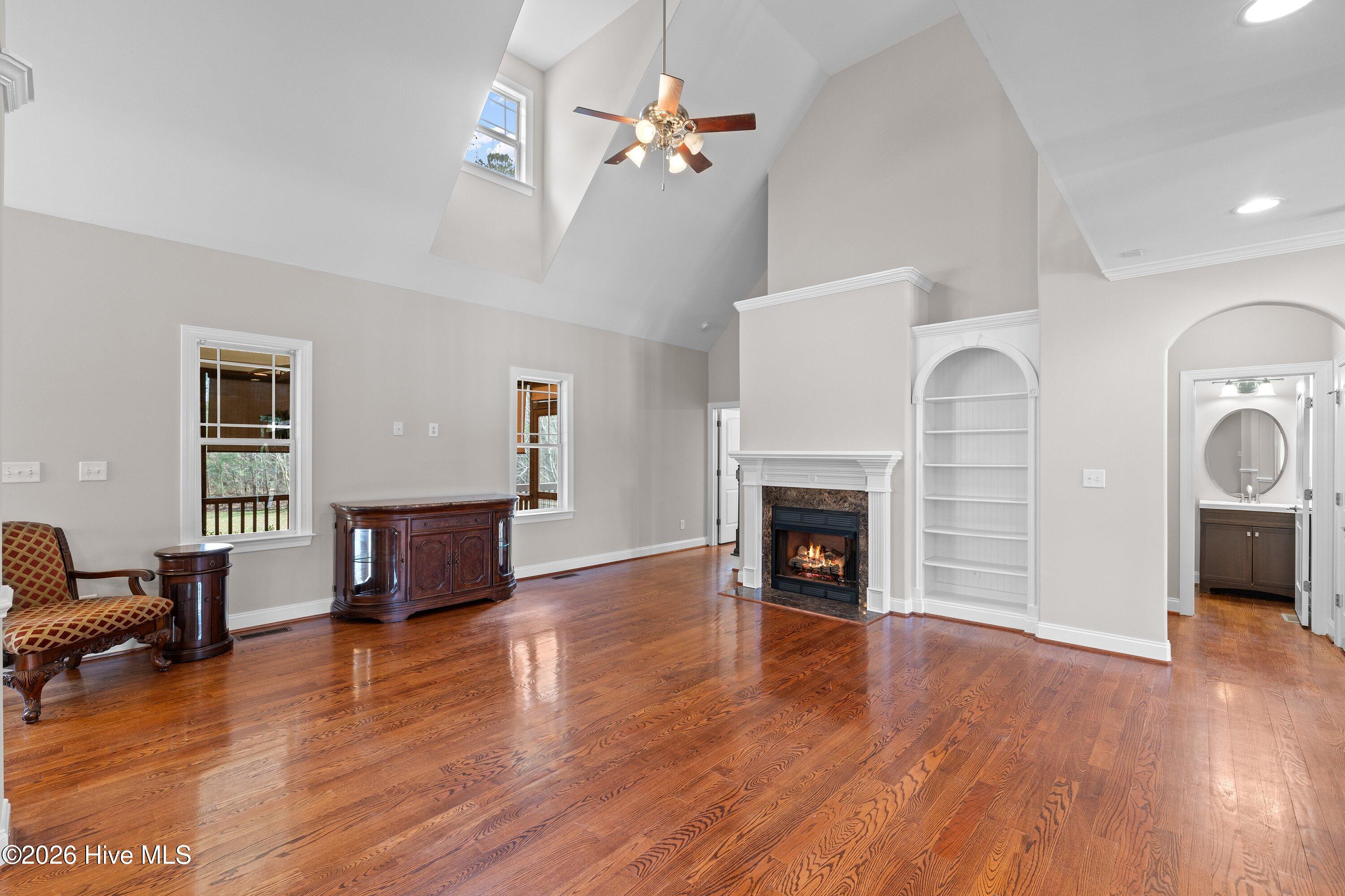 89 New Castle Court Property Photo 10