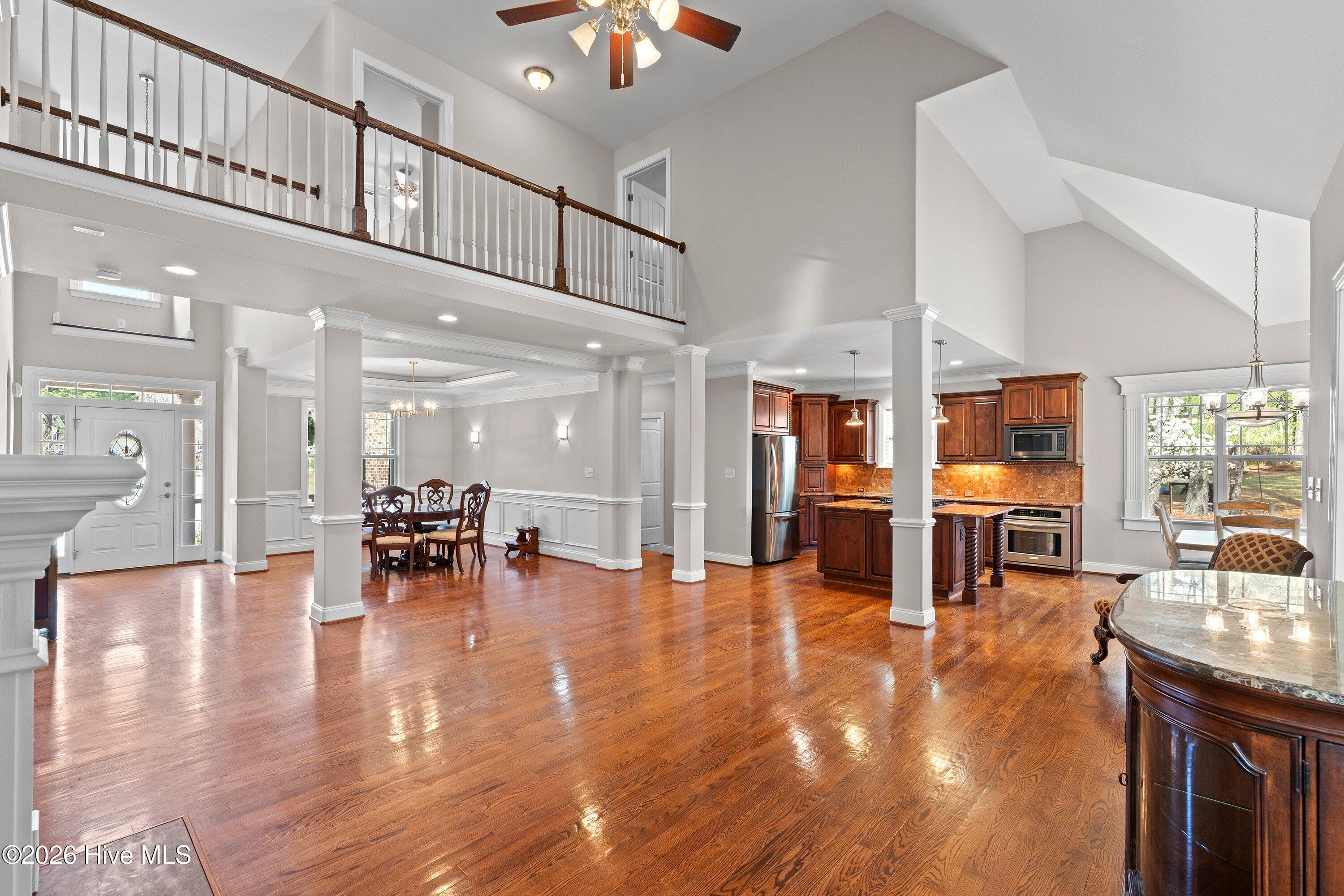 89 New Castle Court Property Photo 12