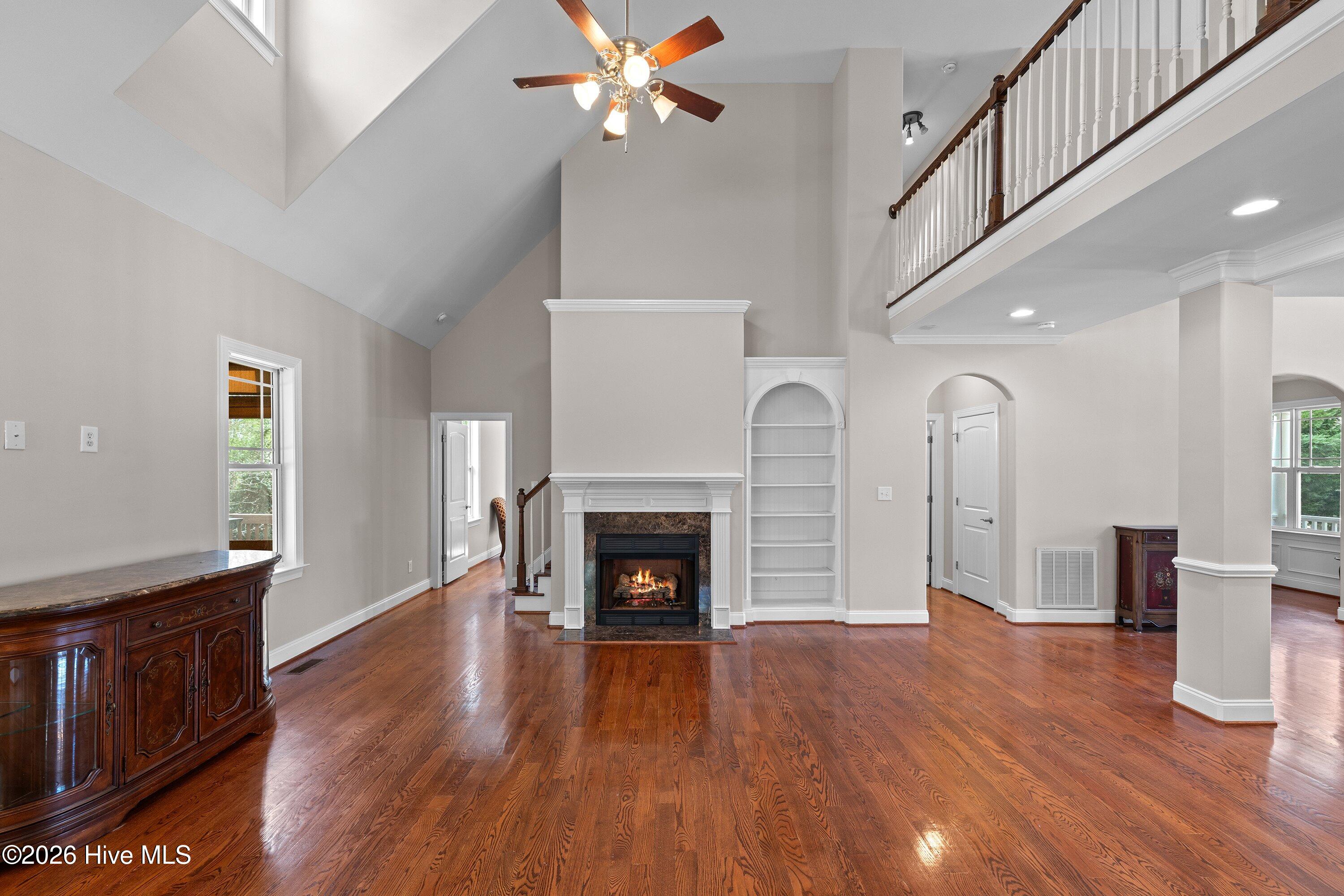 89 New Castle Court Property Photo 13