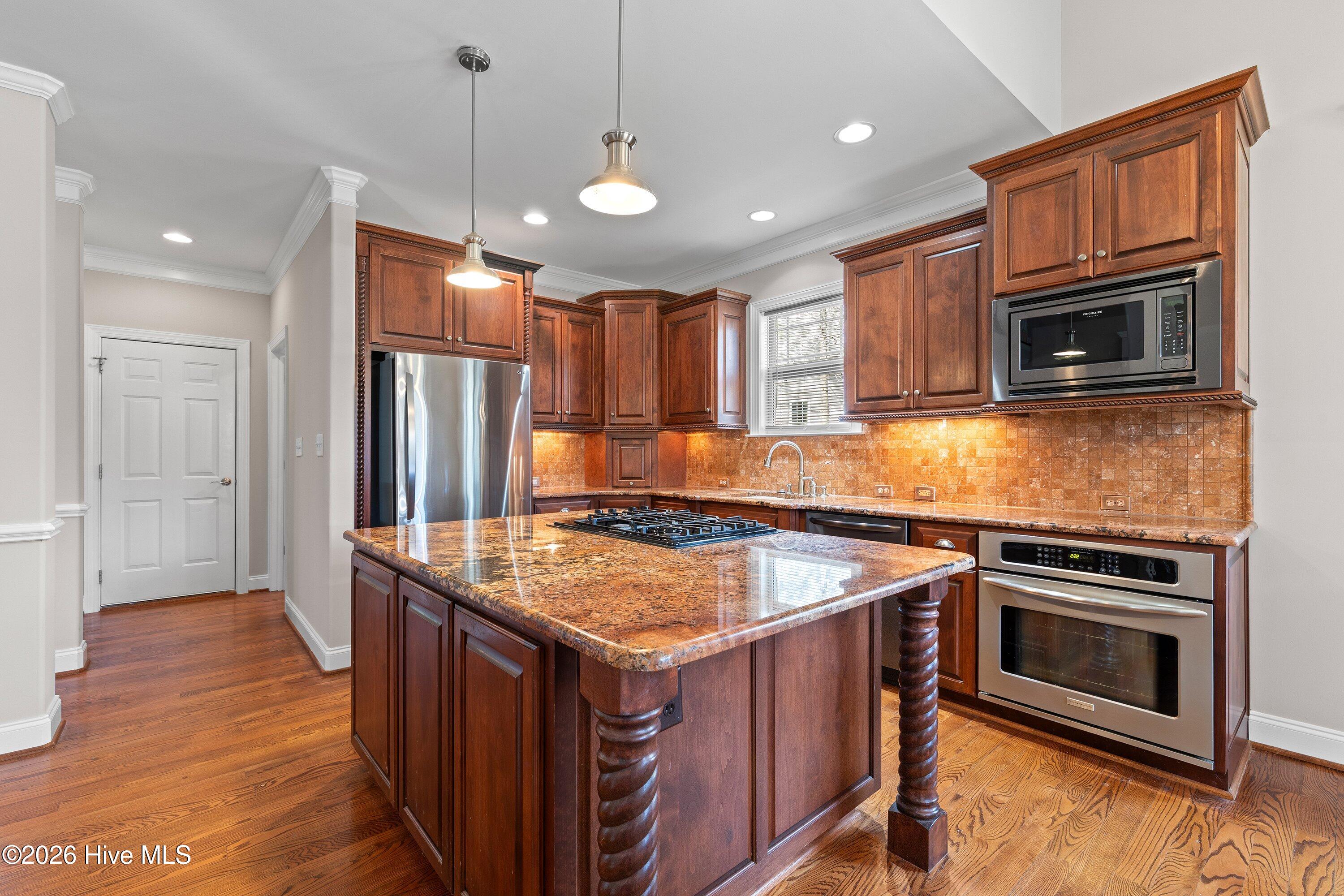 89 New Castle Court Property Photo 15
