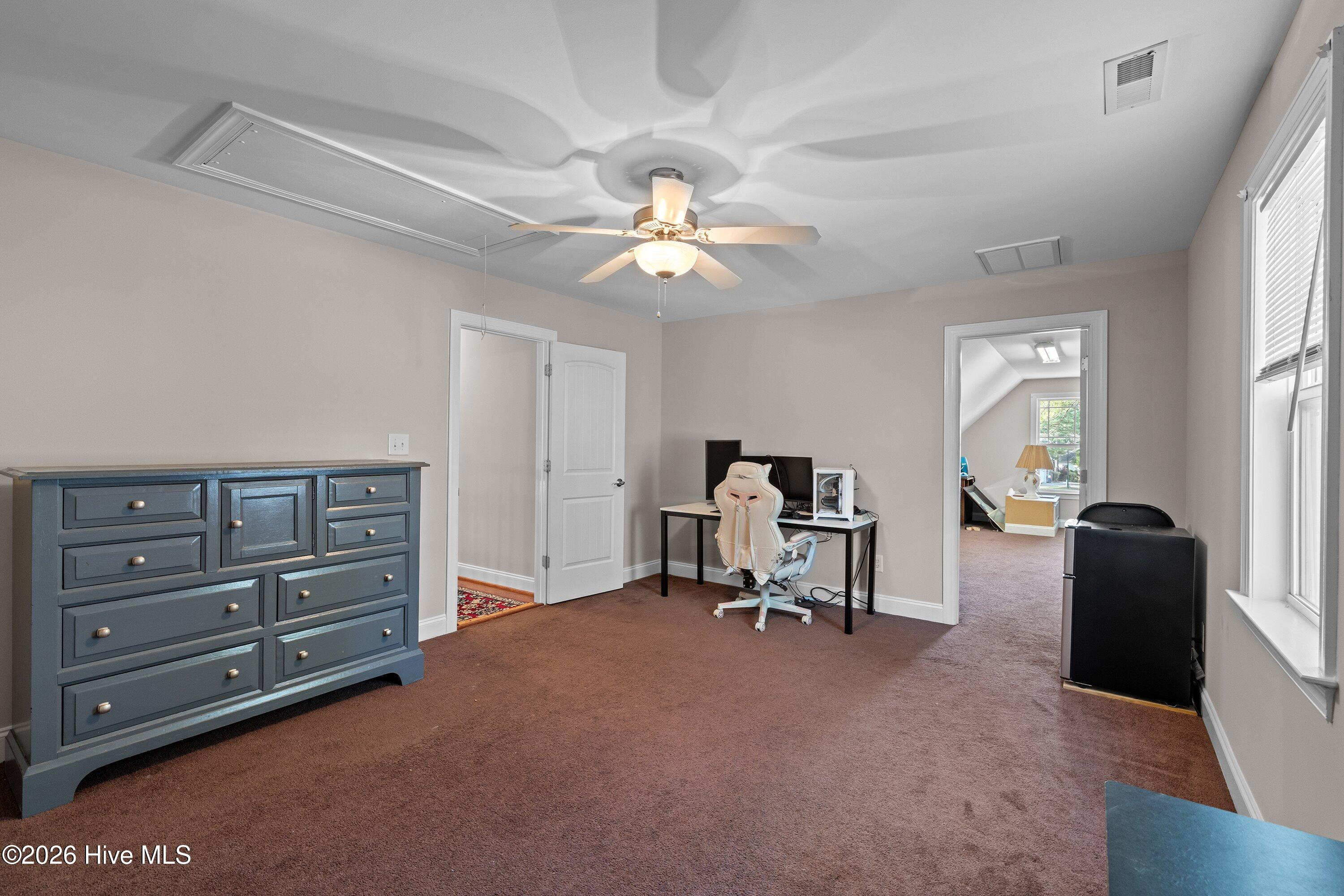 89 New Castle Court Property Photo 42