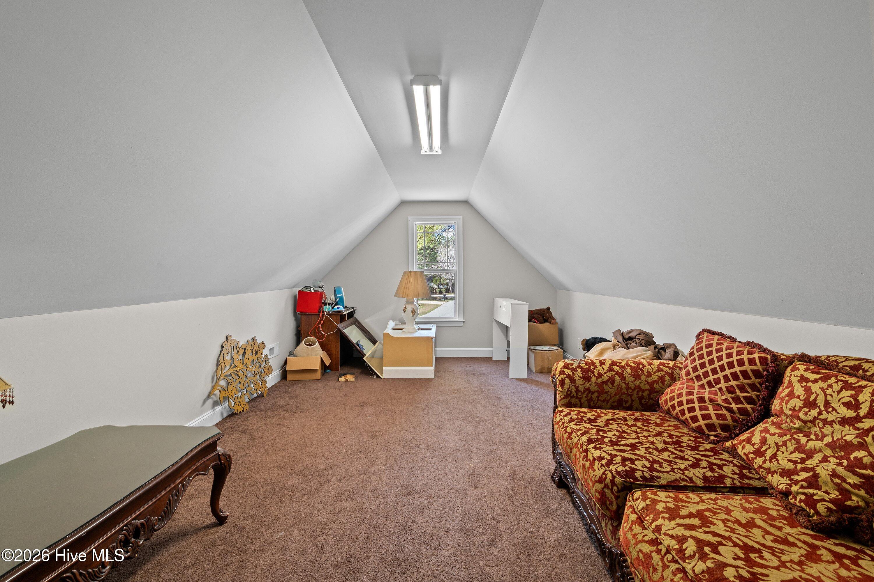 89 New Castle Court Property Photo 43