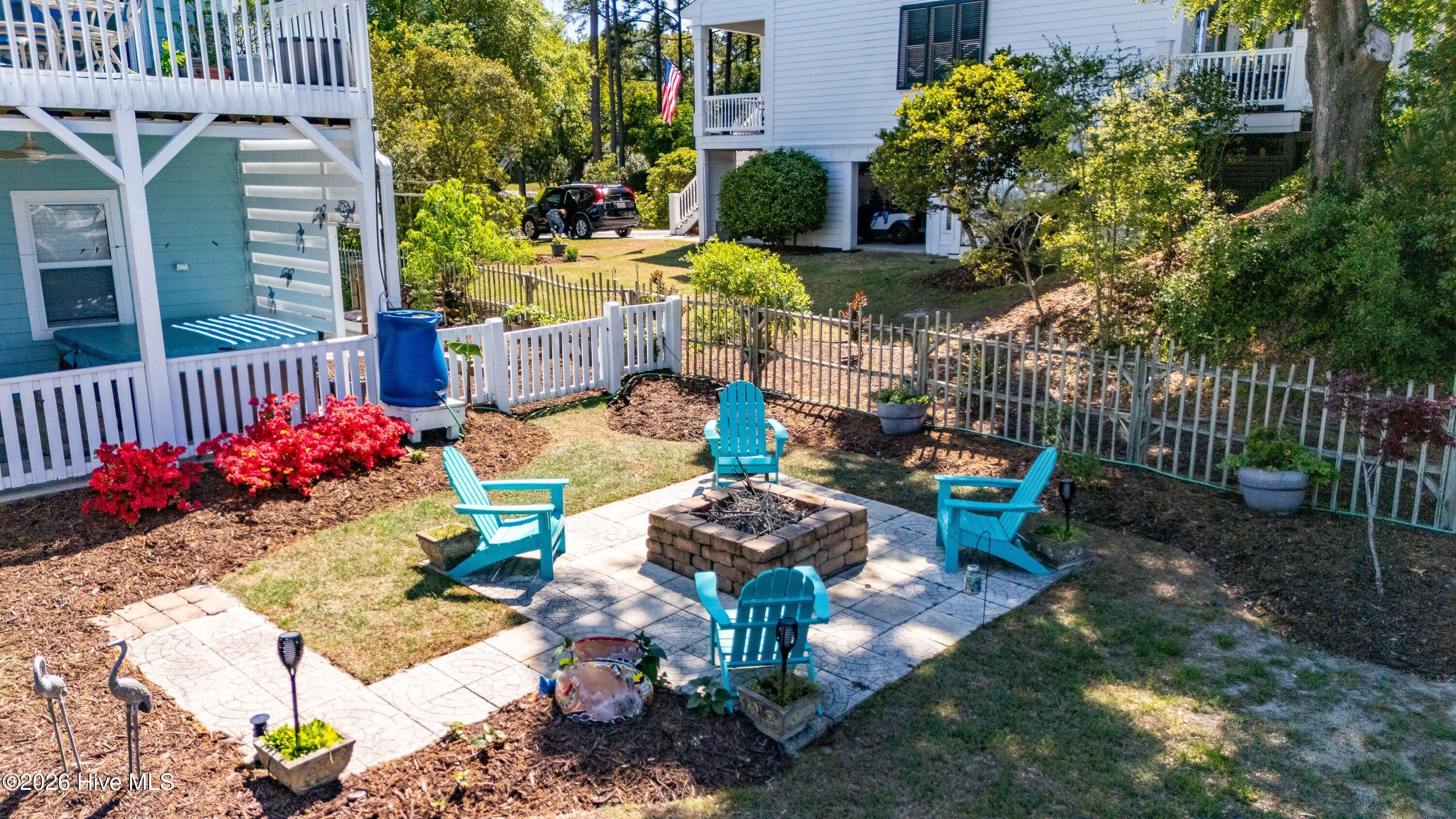 330 Cape Lookout Loop Property Photo 10