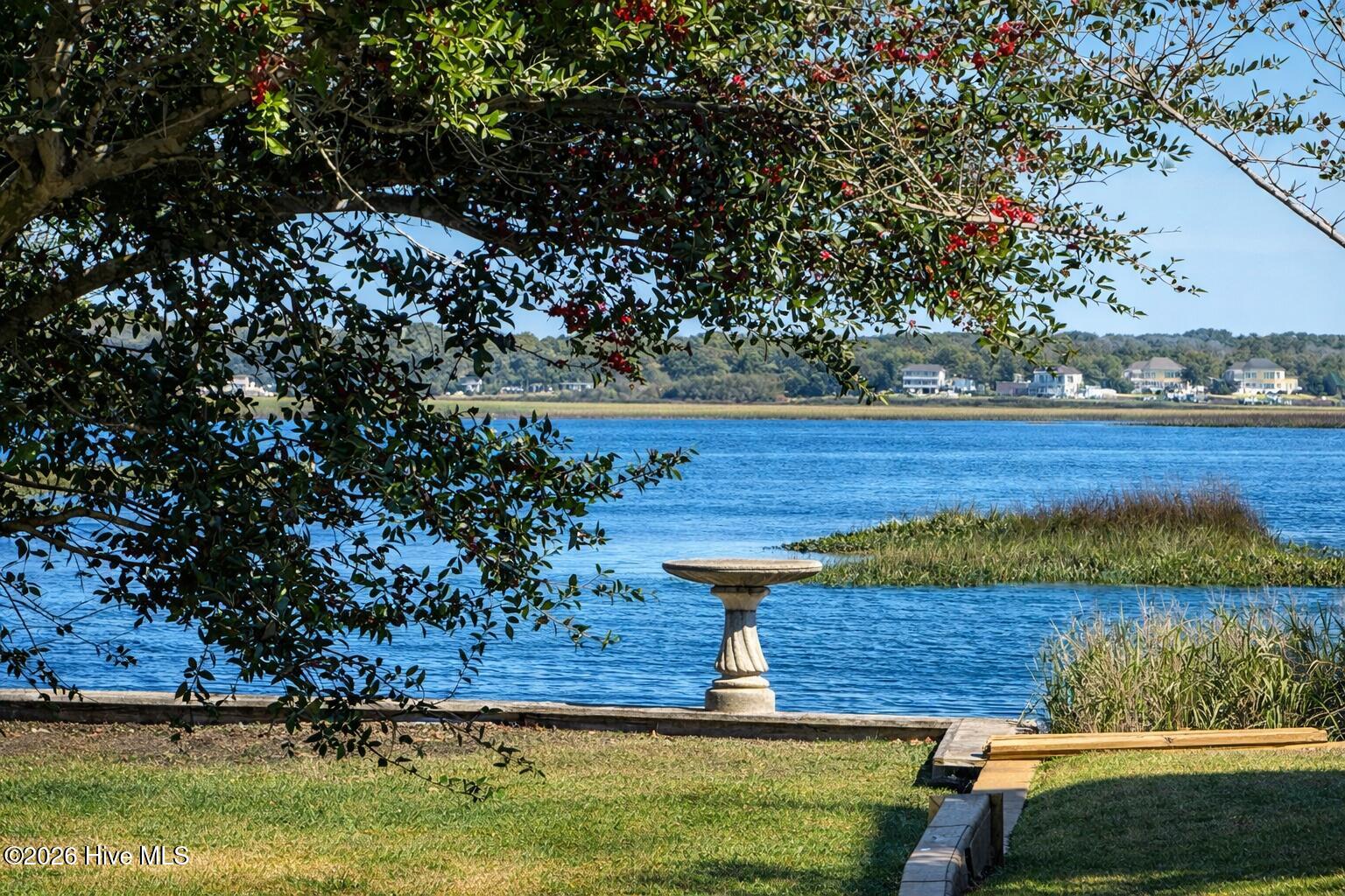 330 Cape Lookout Loop Property Photo 11