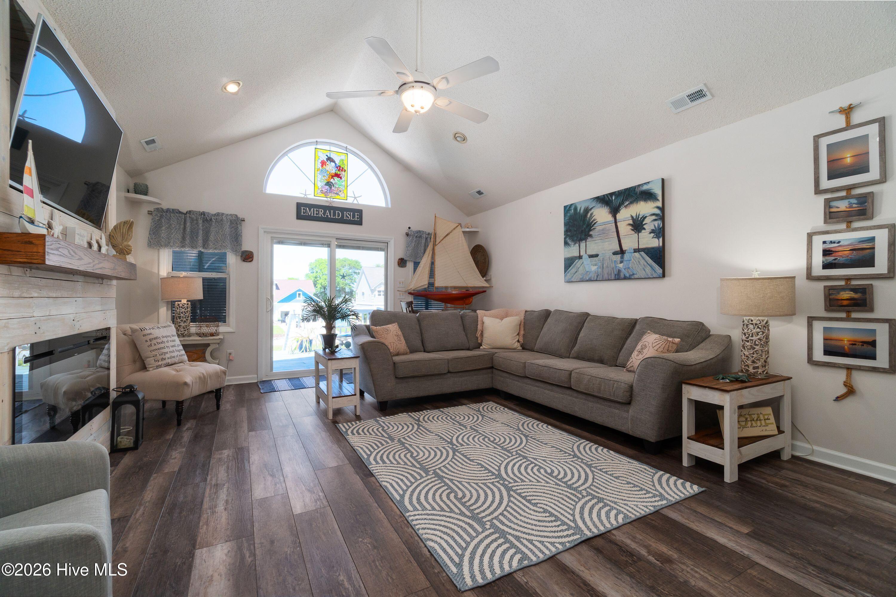 330 Cape Lookout Loop Property Photo 19
