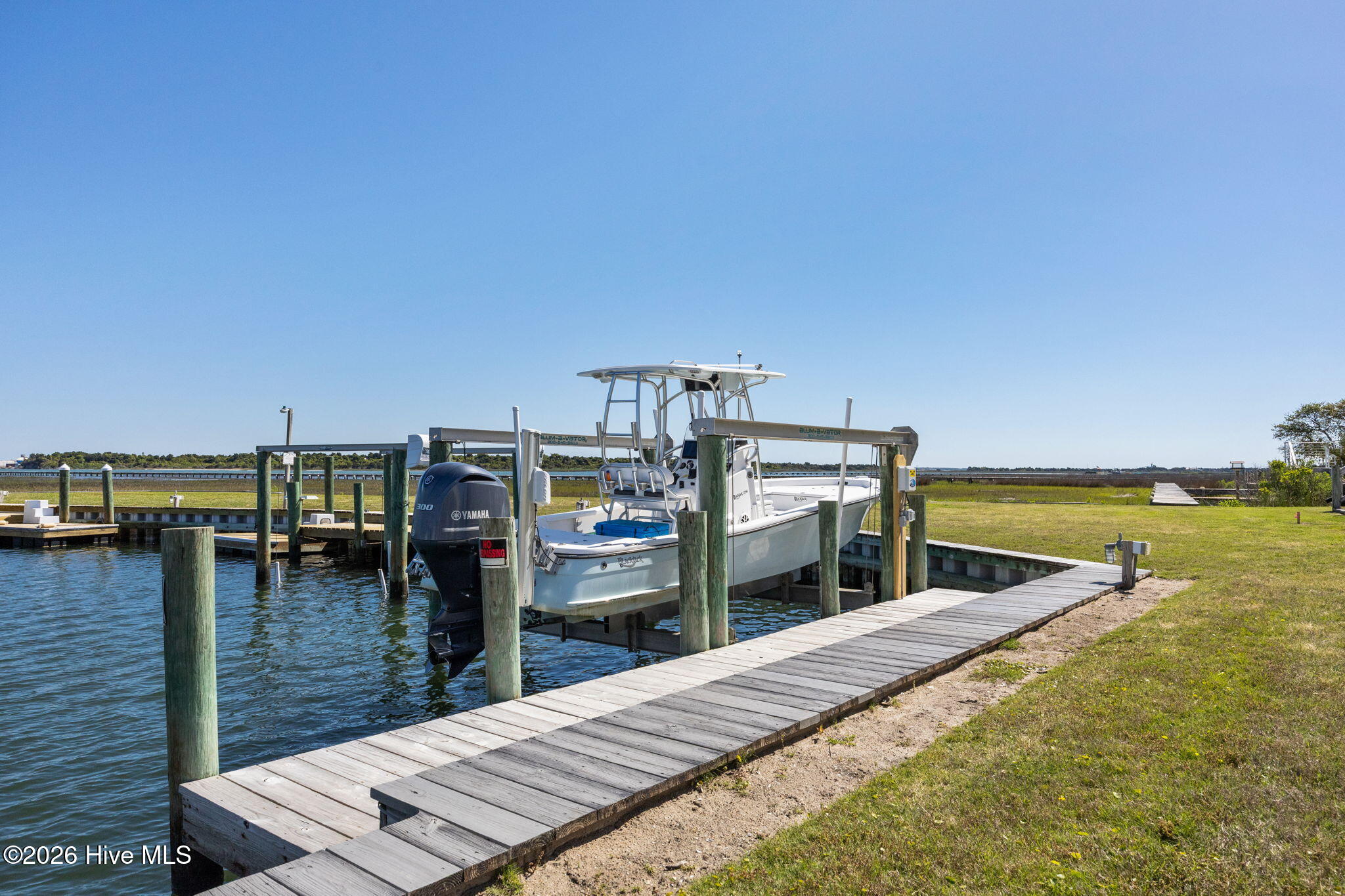 1711 E Fort Macon Road Property Photo 3