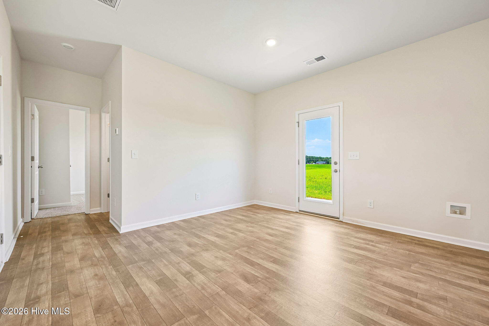 401 Piper Pointe Drive Property Photo 12