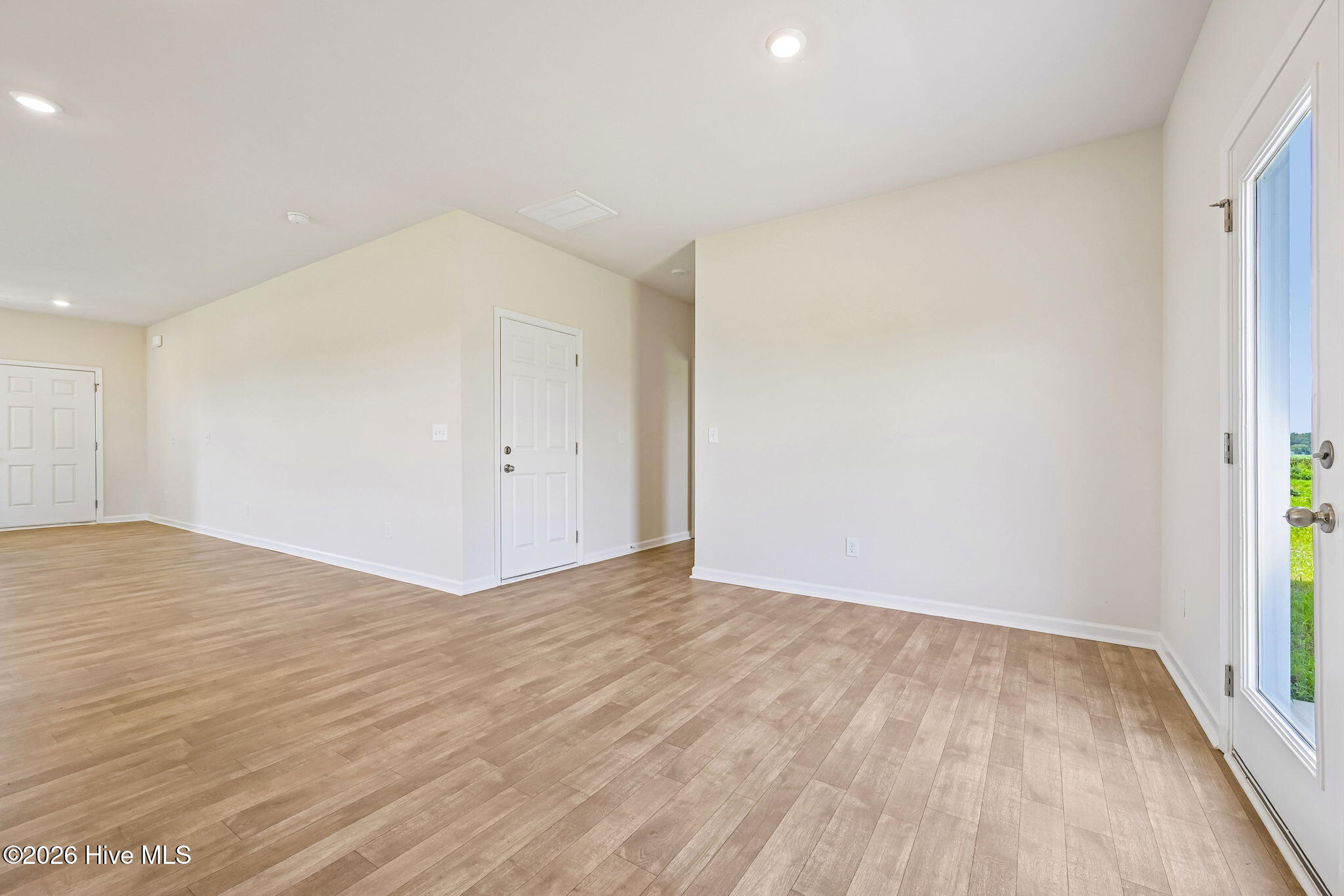 401 Piper Pointe Drive Property Photo 13