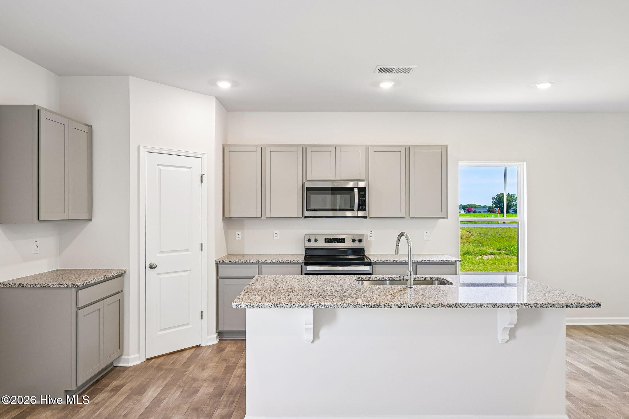 401 Piper Pointe Drive Property Photo 18