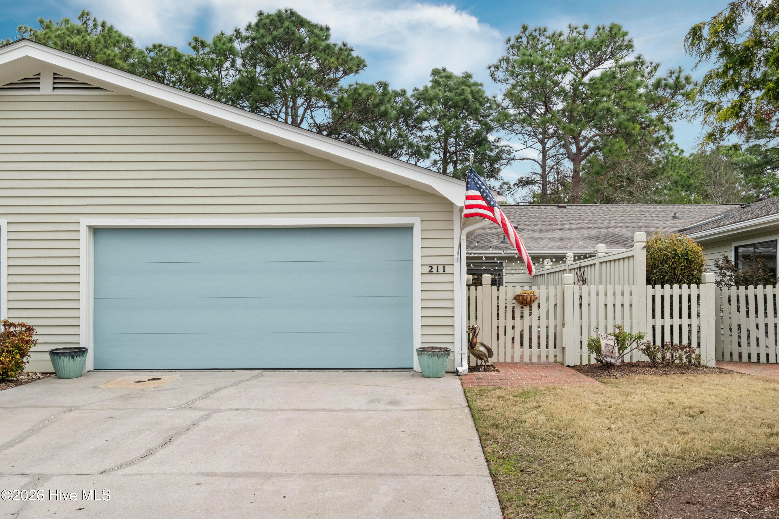 211 Inland Greens Circle Property Photo 1