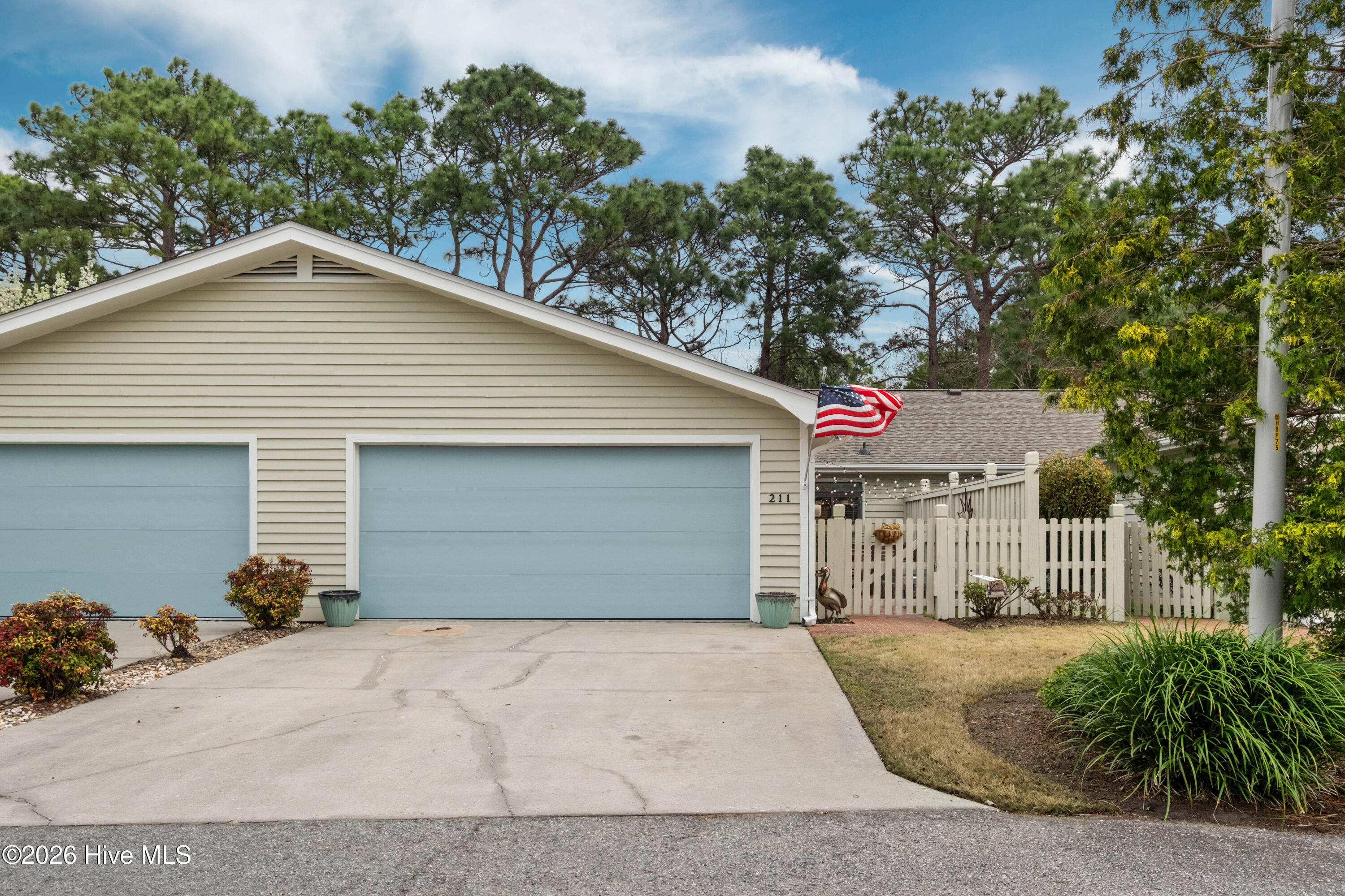 211 Inland Greens Circle Property Photo 2