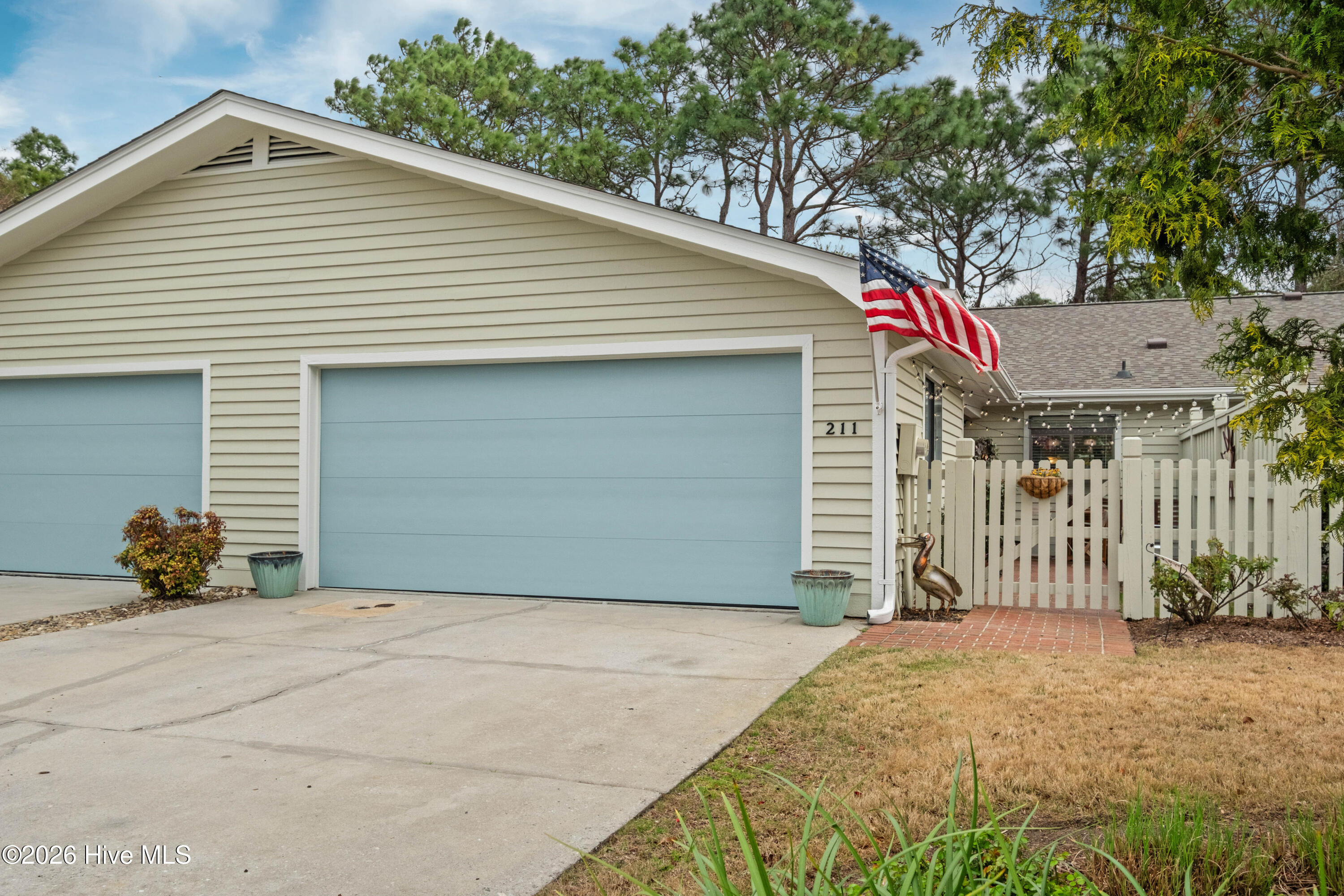211 Inland Greens Circle Property Photo 3