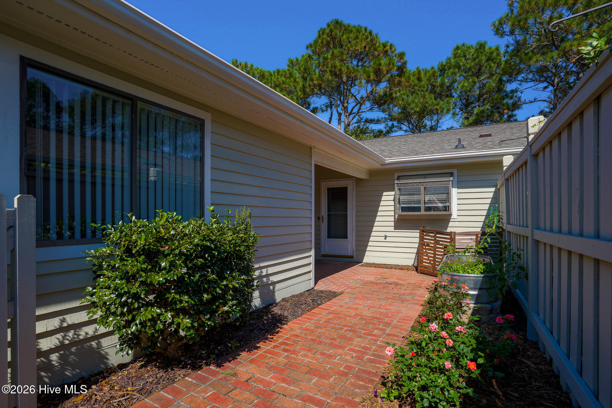 211 Inland Greens Circle Property Photo 3