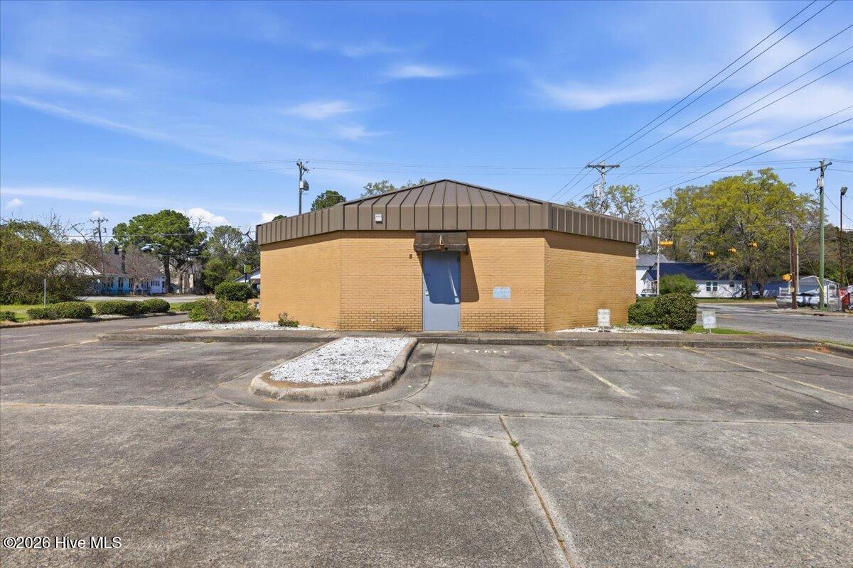 107 E Vernon Avenue Property Photo 5