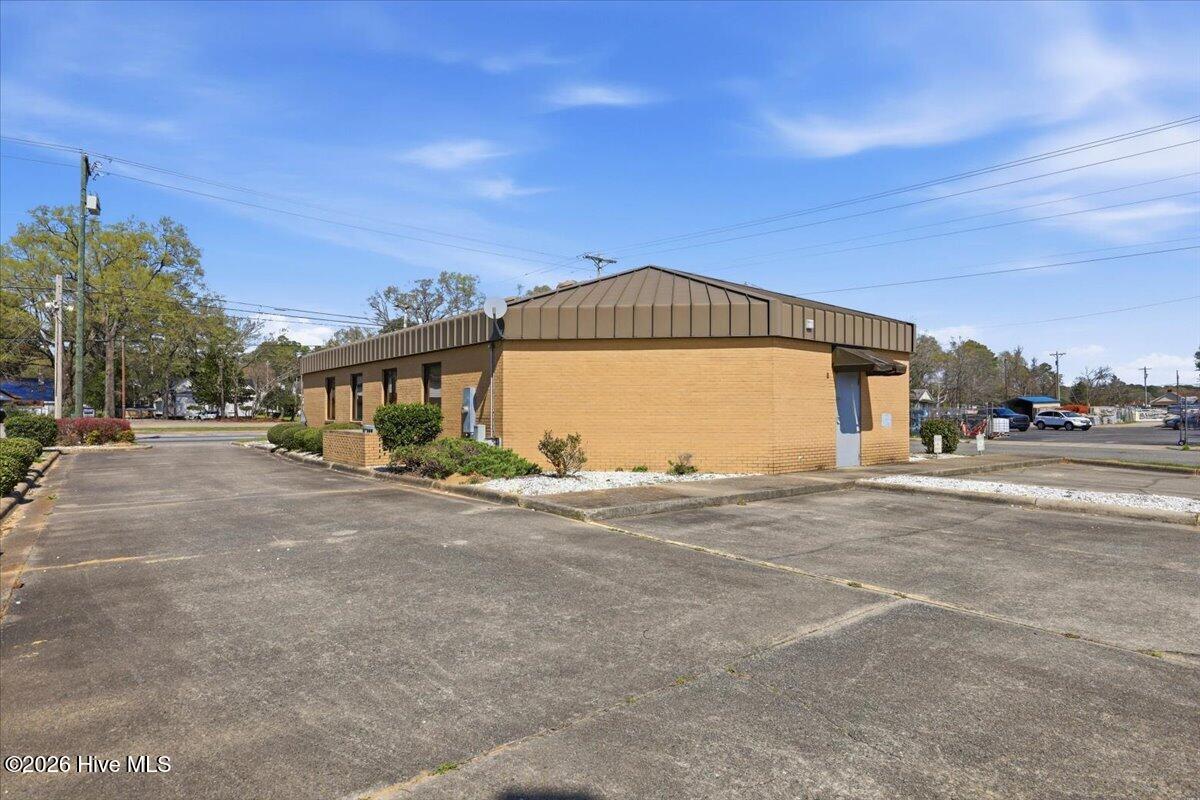 107 E Vernon Avenue Property Photo 6