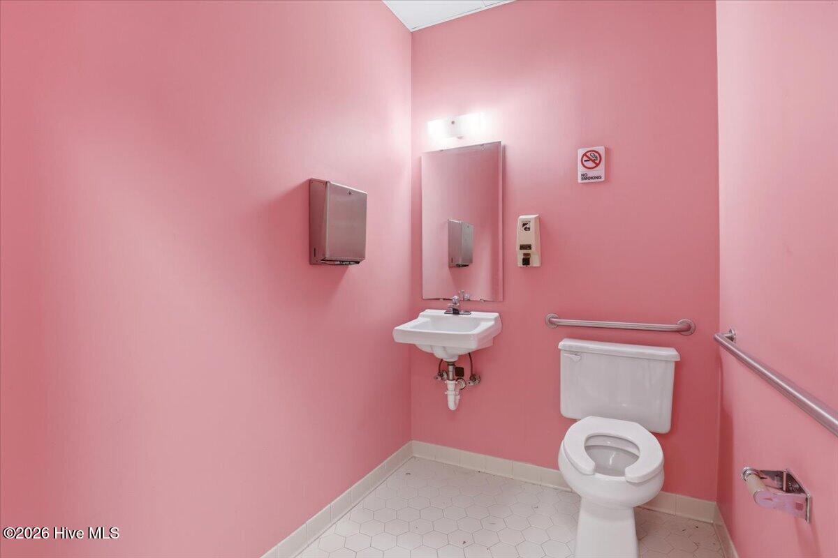 107 E Vernon Avenue Property Photo 12