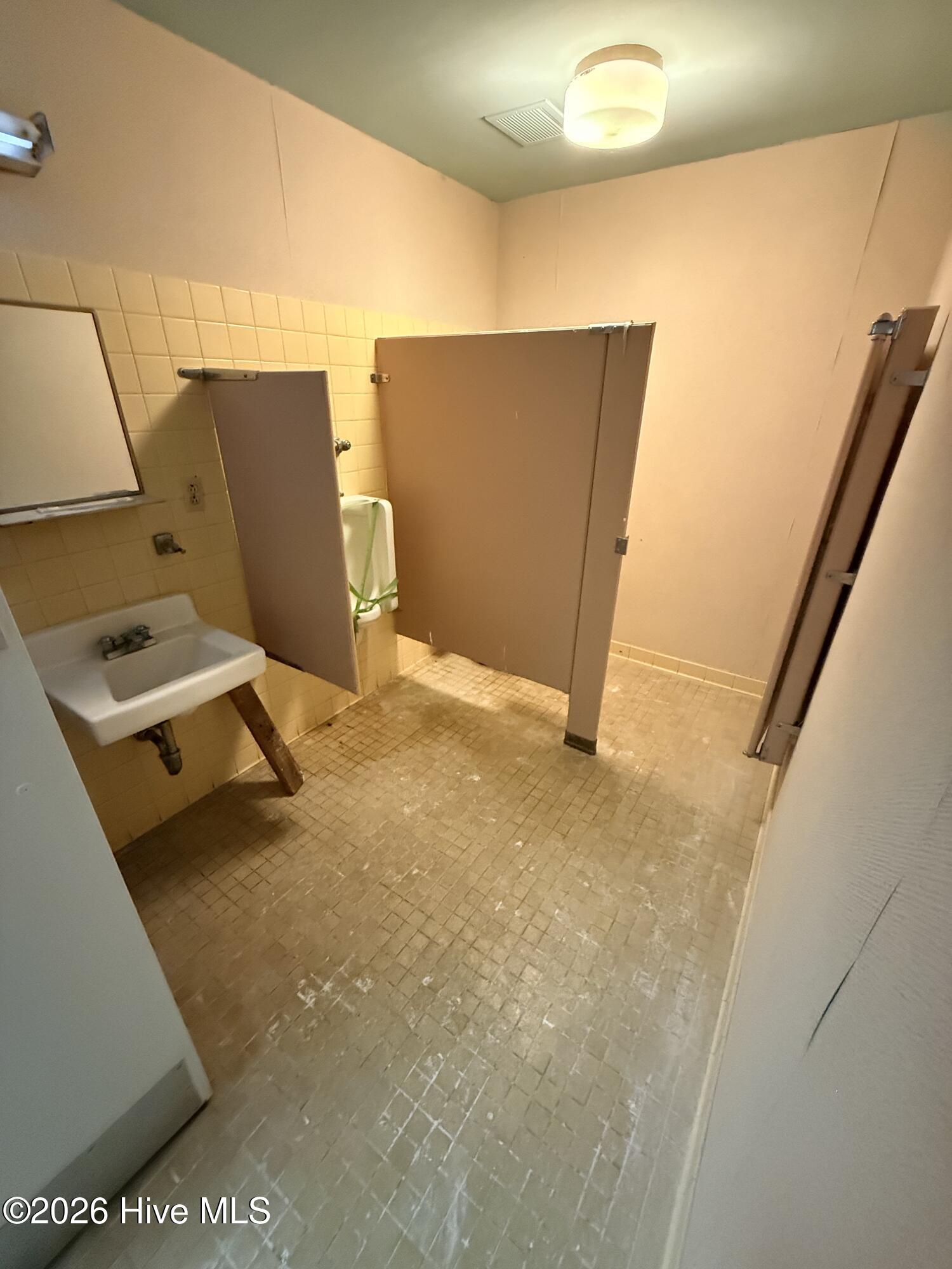 700 S Madison Street Property Photo 16