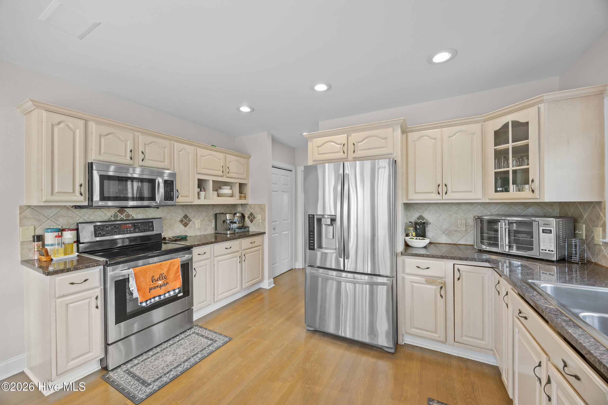 8600 Abbey Glen Way Property Photo 12