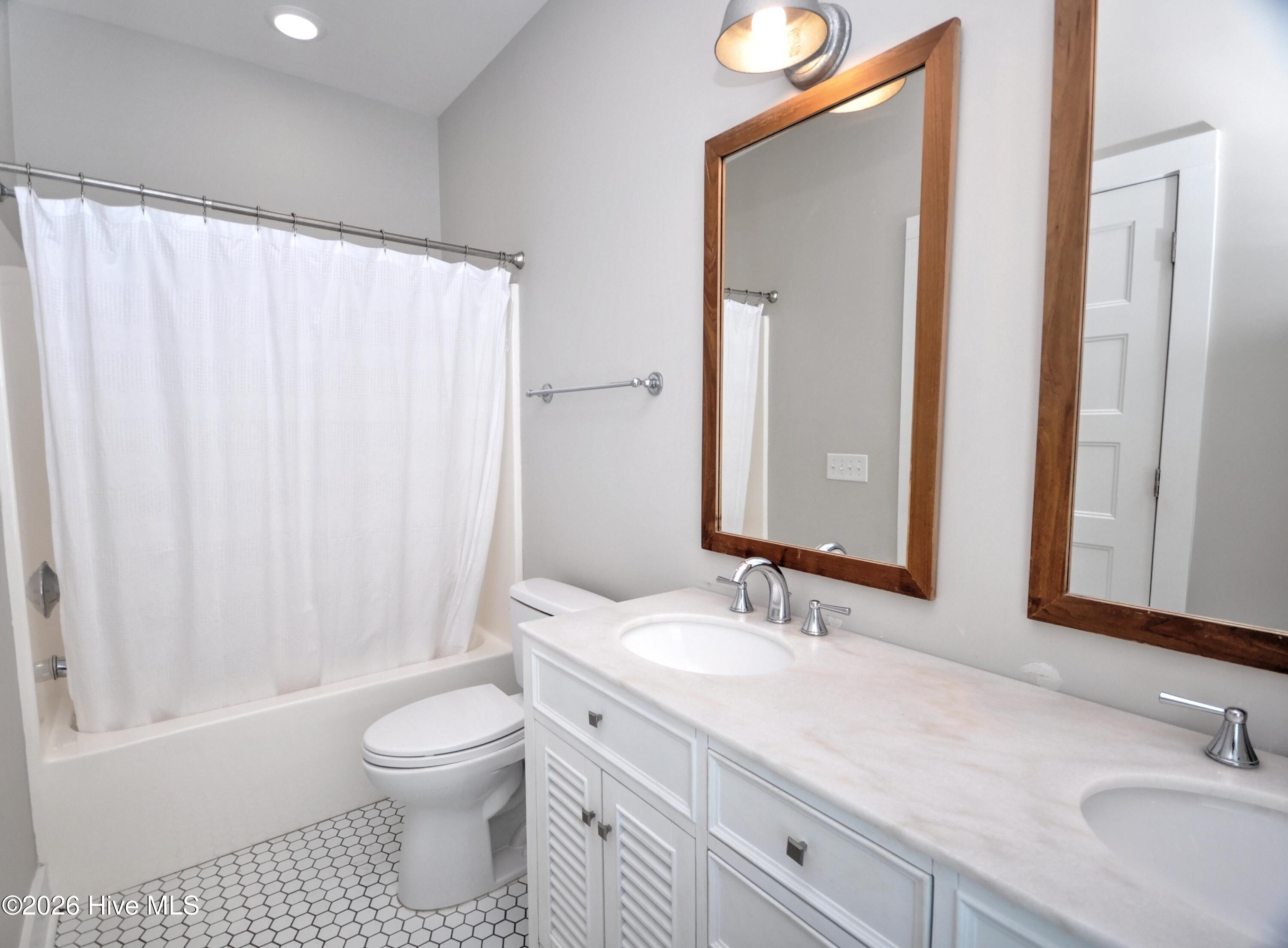 140 E First Street Property Photo 63