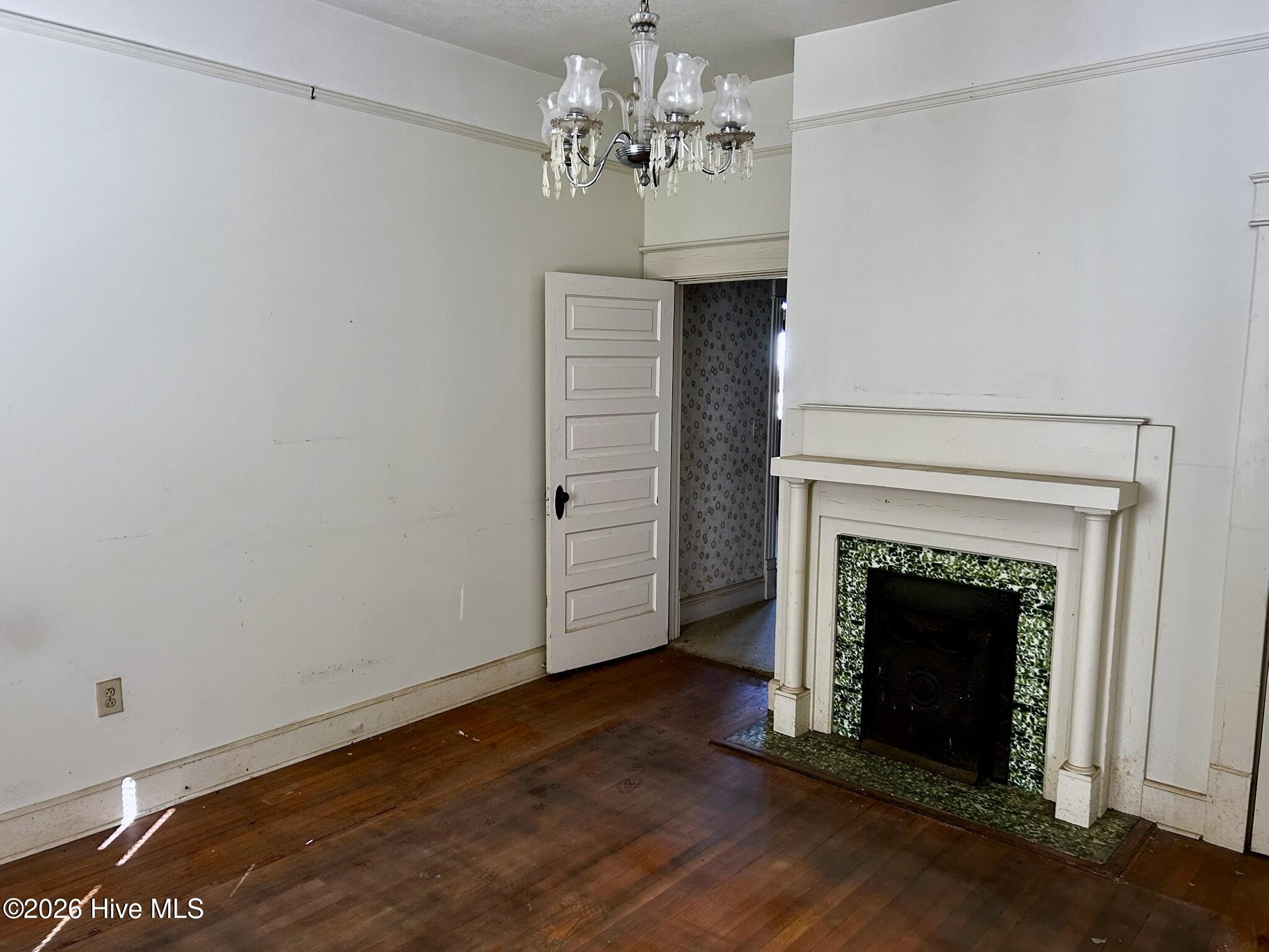 514 E Washington Street Property Photo 9