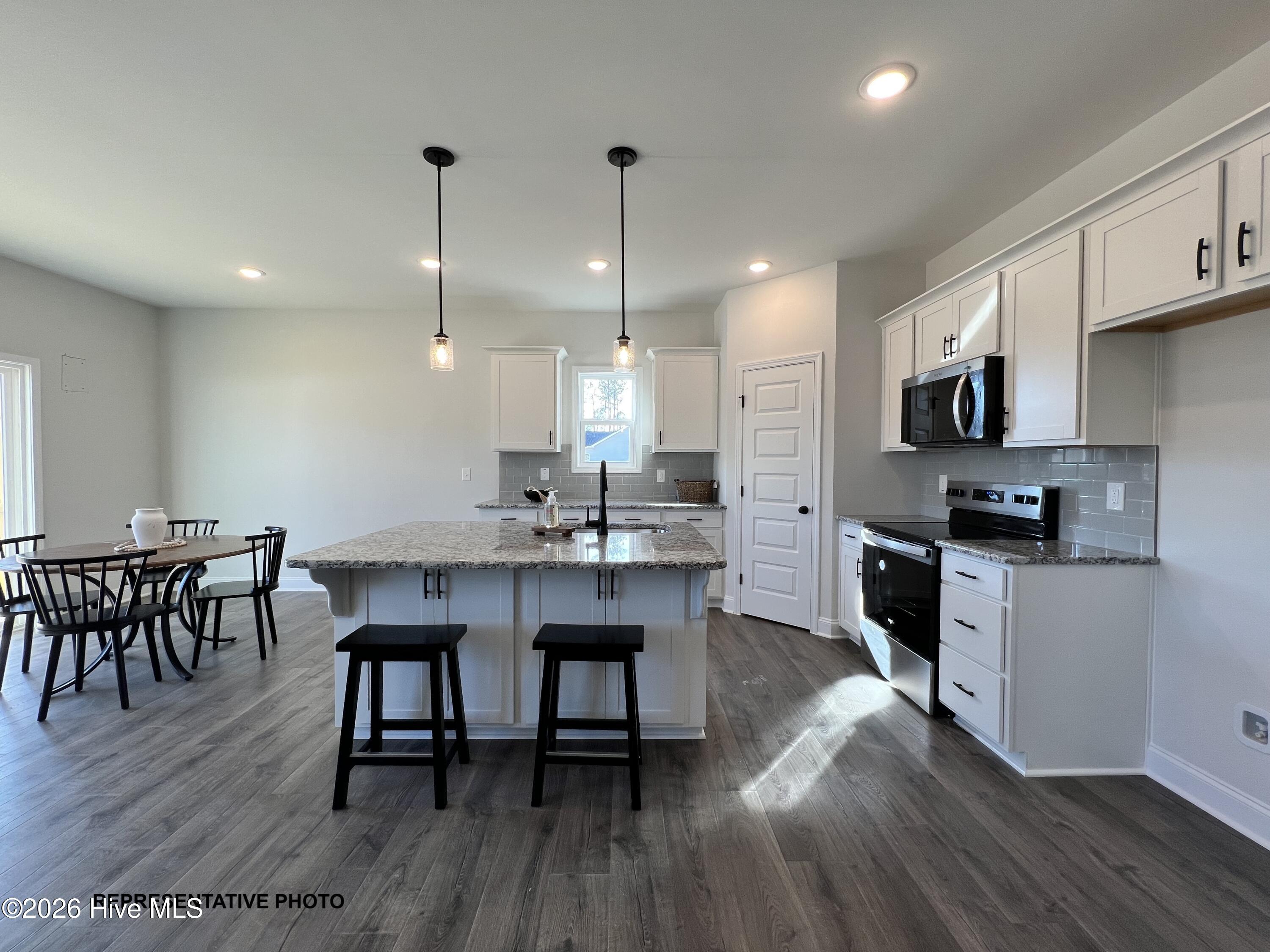 75 Cardovia Way Property Photo 3