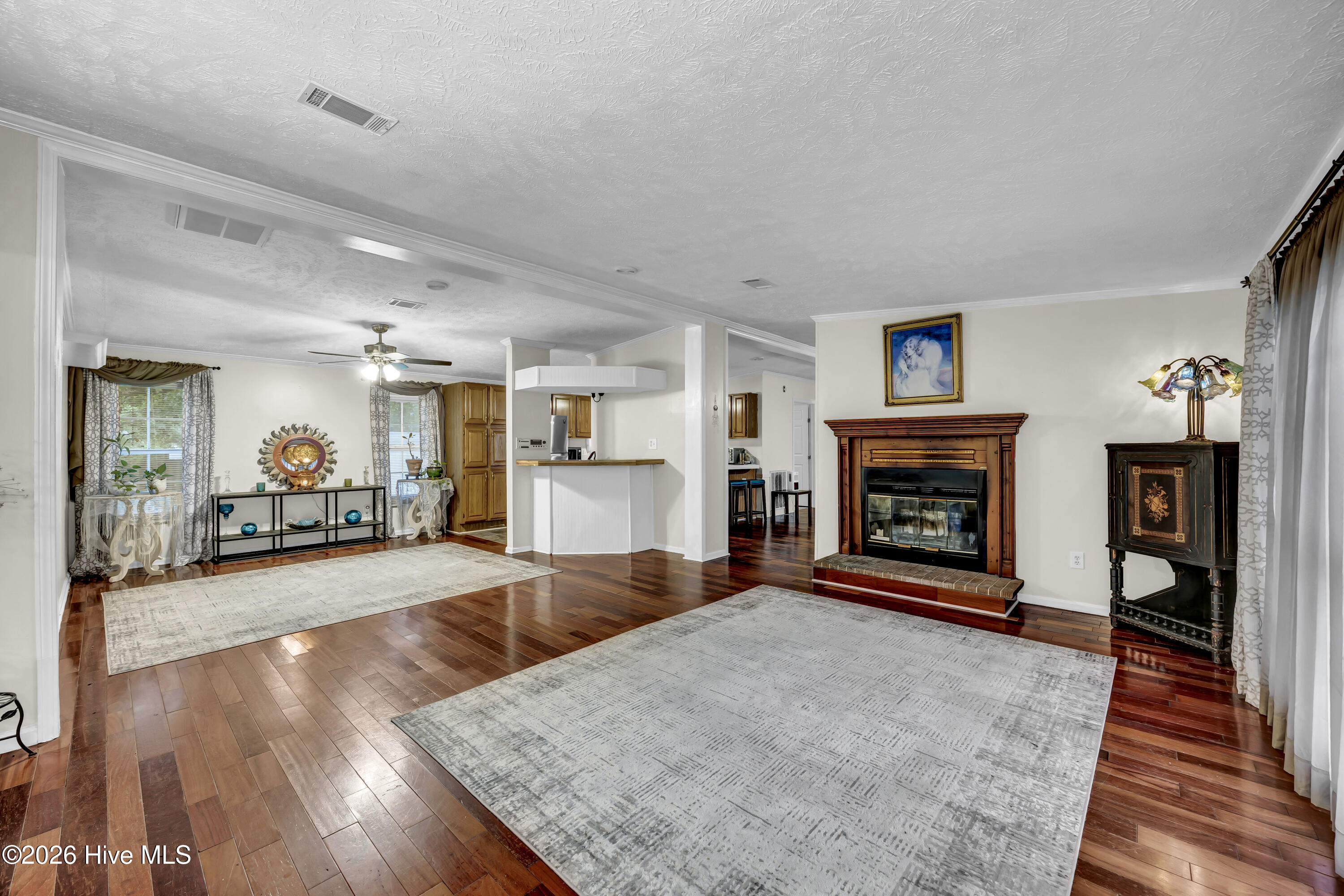 2109 E Lake Shore Drive Property Photo 3