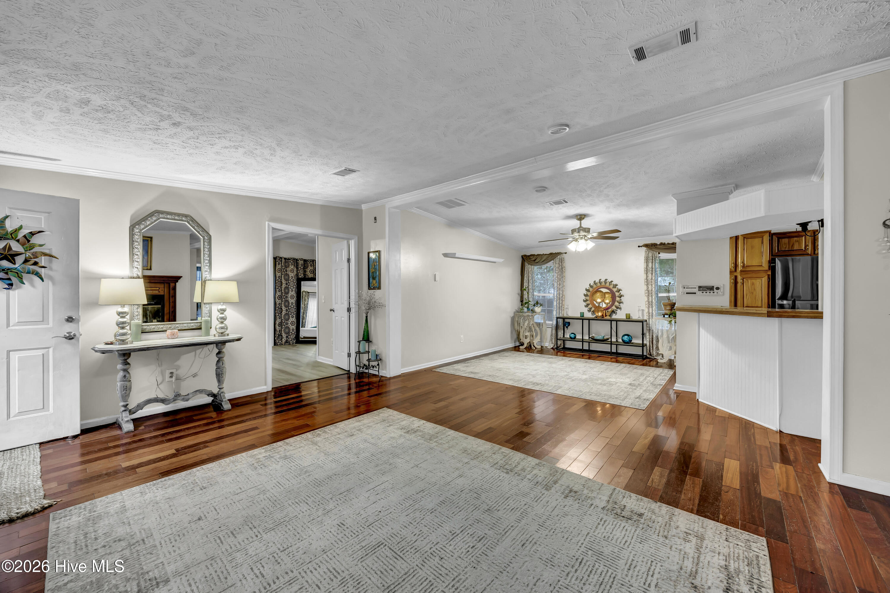 2109 E Lake Shore Drive Property Photo 4