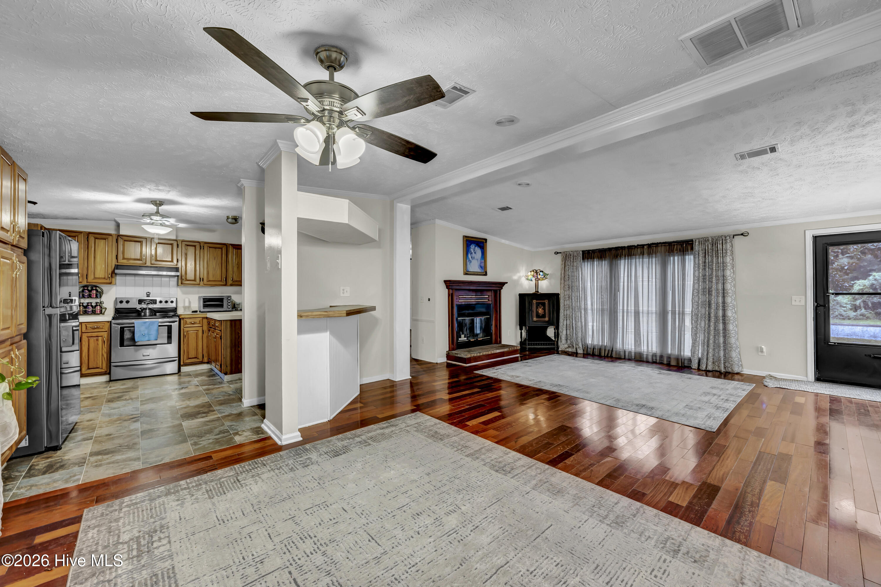 2109 E Lake Shore Drive Property Photo 8