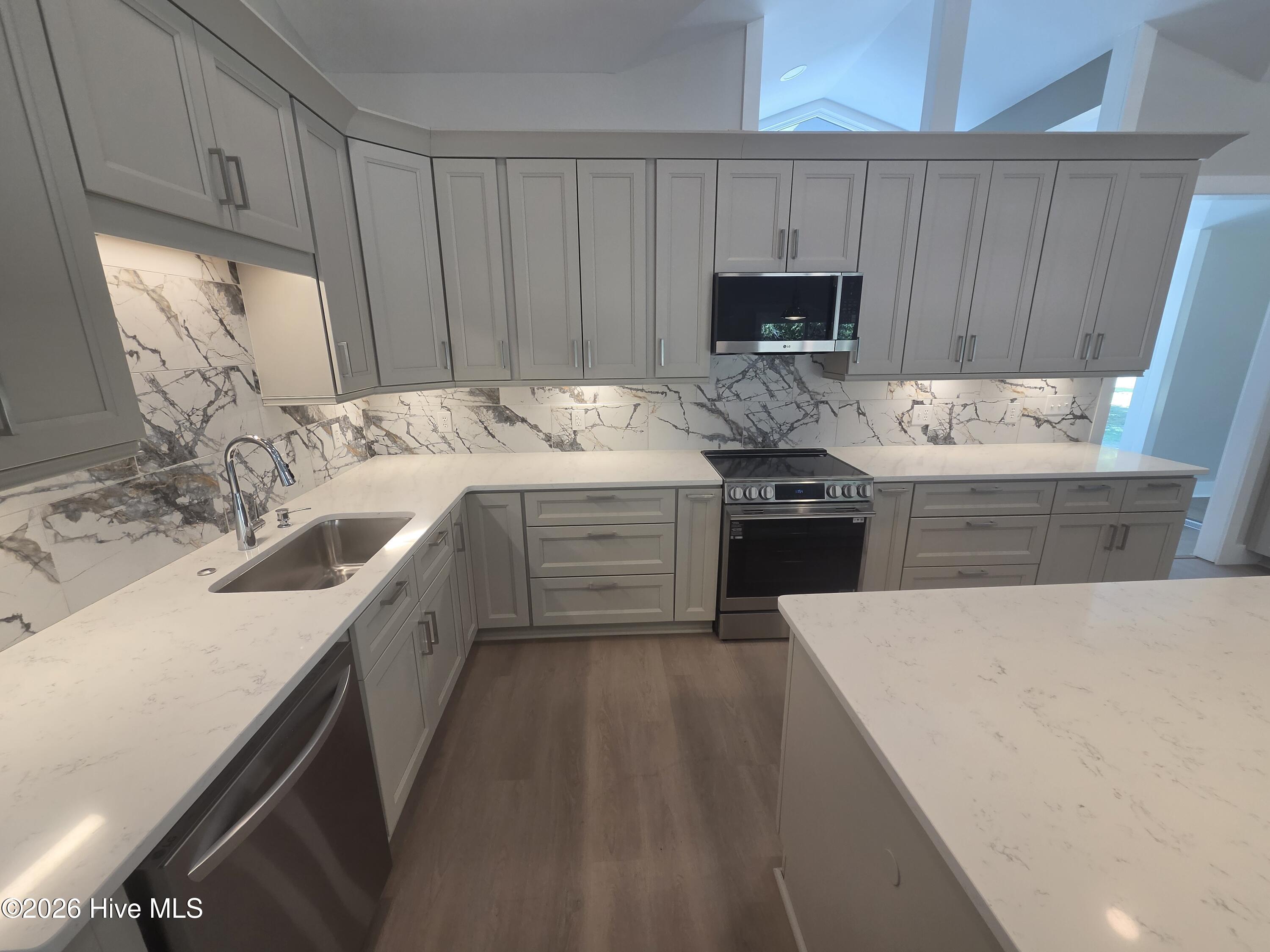 1000 Pine Street Property Photo 23