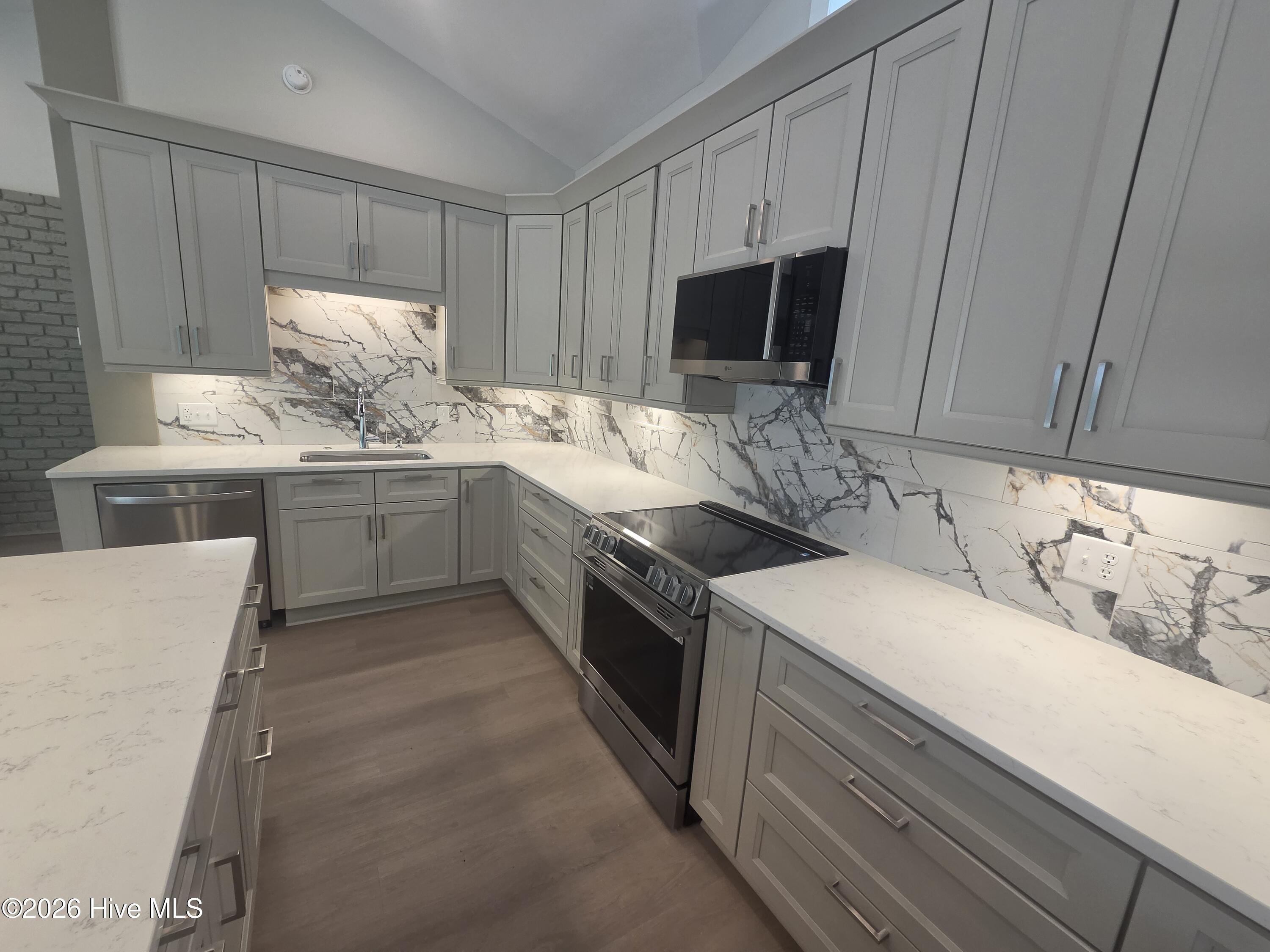 1000 Pine Street Property Photo 28