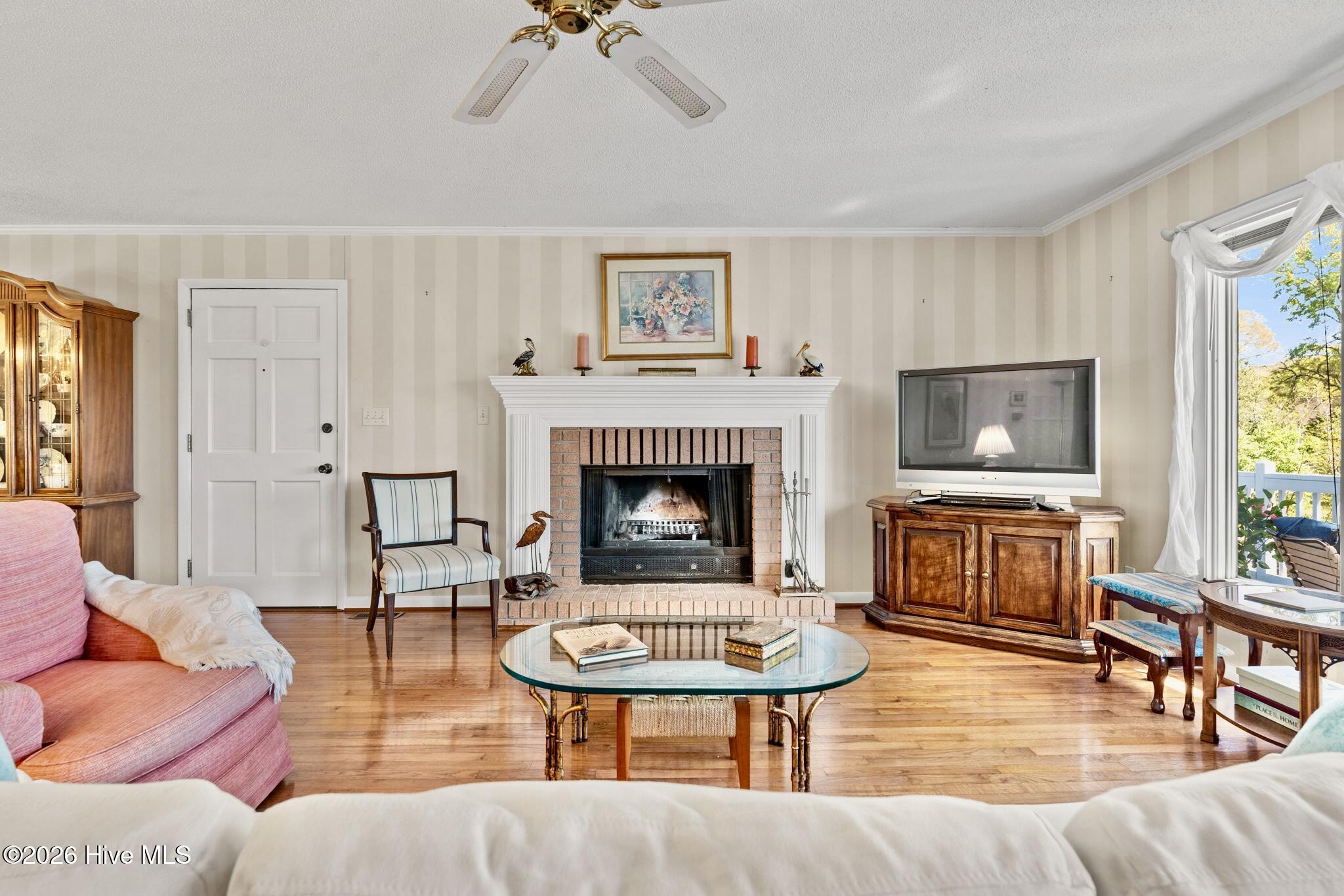 515 Shoreline Drive E Property Photo 6