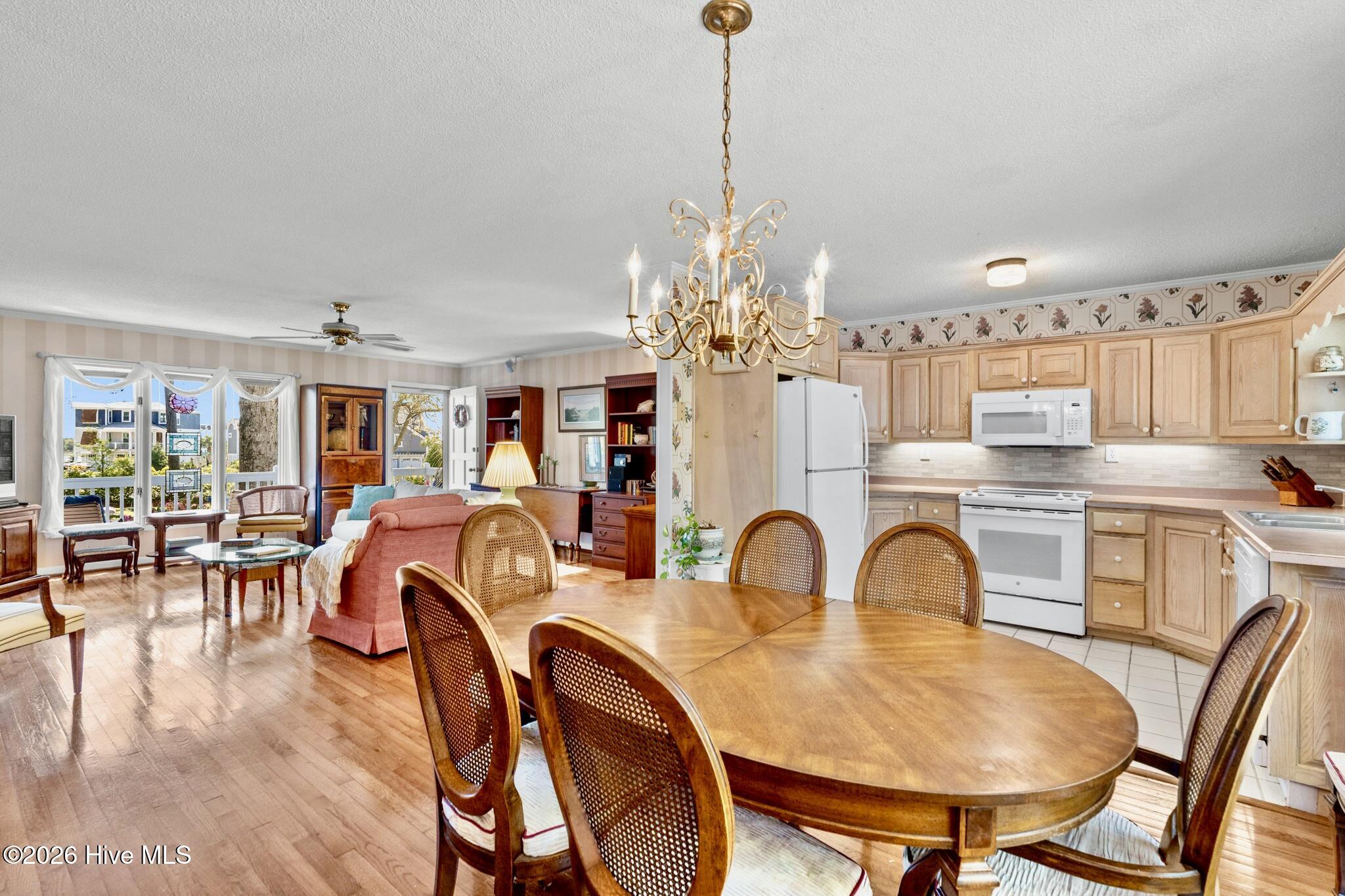 515 Shoreline Drive E Property Photo 10