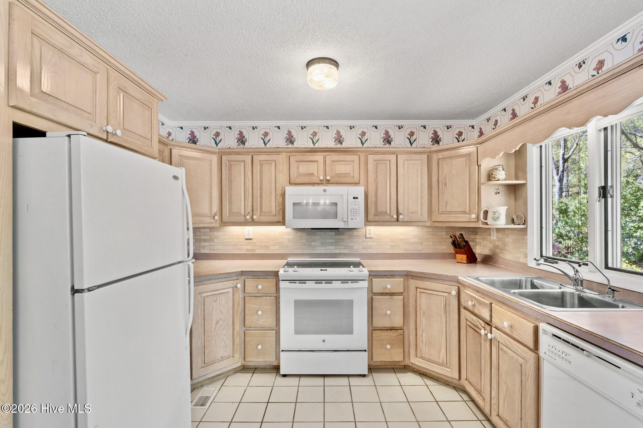 515 Shoreline Drive E Property Photo 11