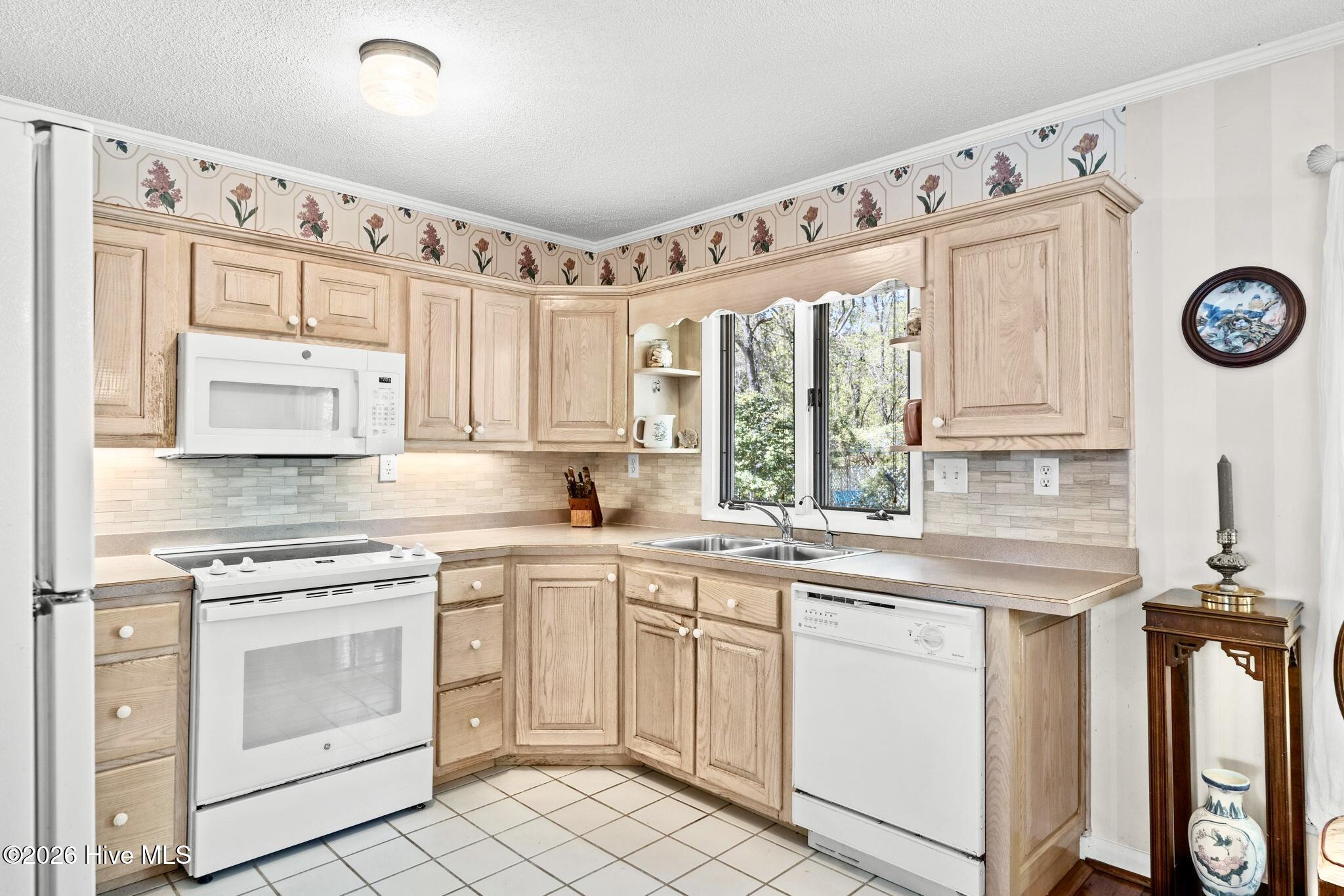 515 Shoreline Drive E Property Photo 12