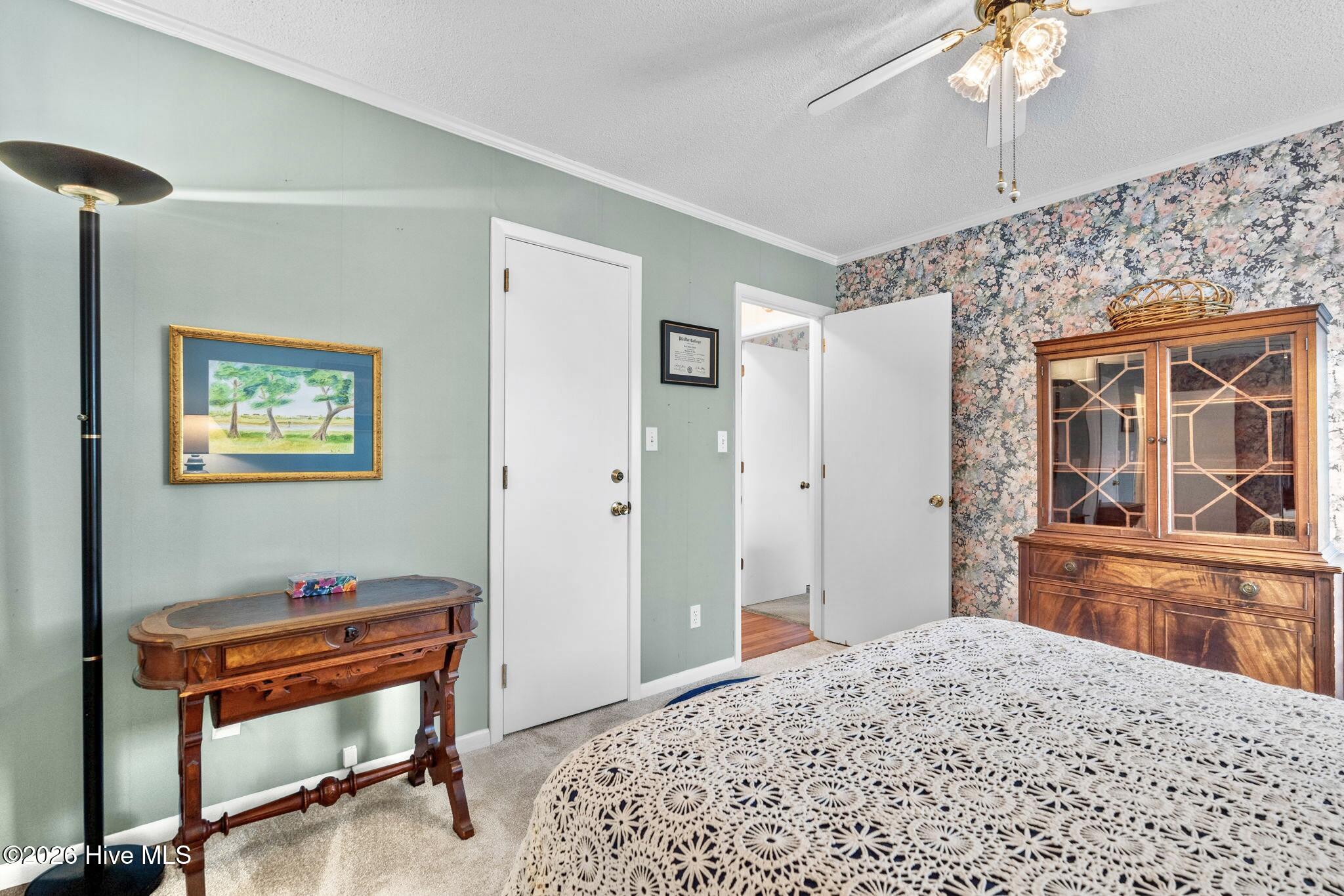 515 Shoreline Drive E Property Photo 15