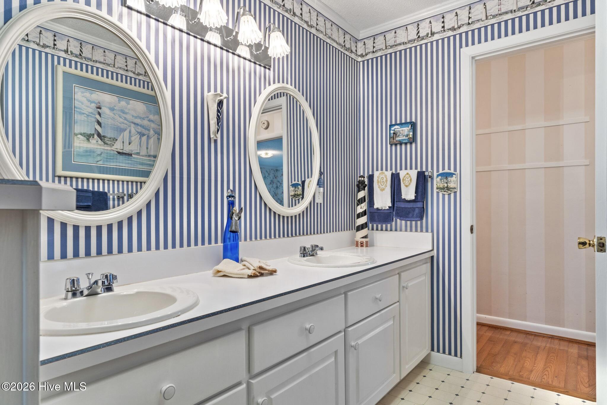 515 Shoreline Drive E Property Photo 19