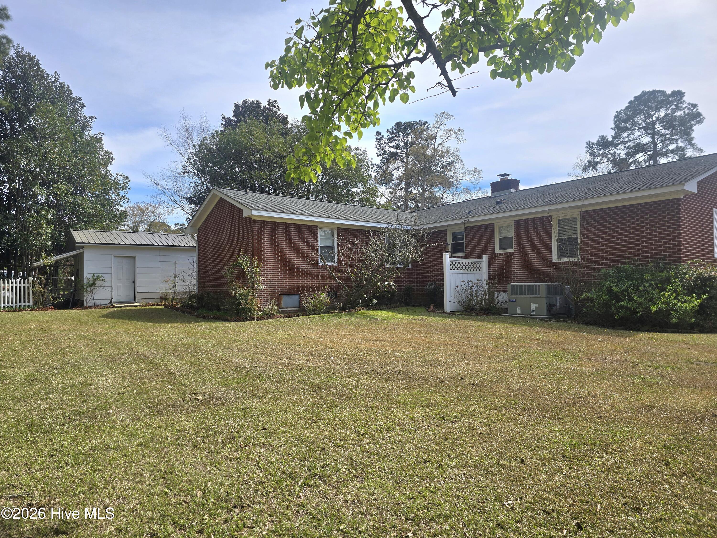 214 E Bladen Street Property Photo 5