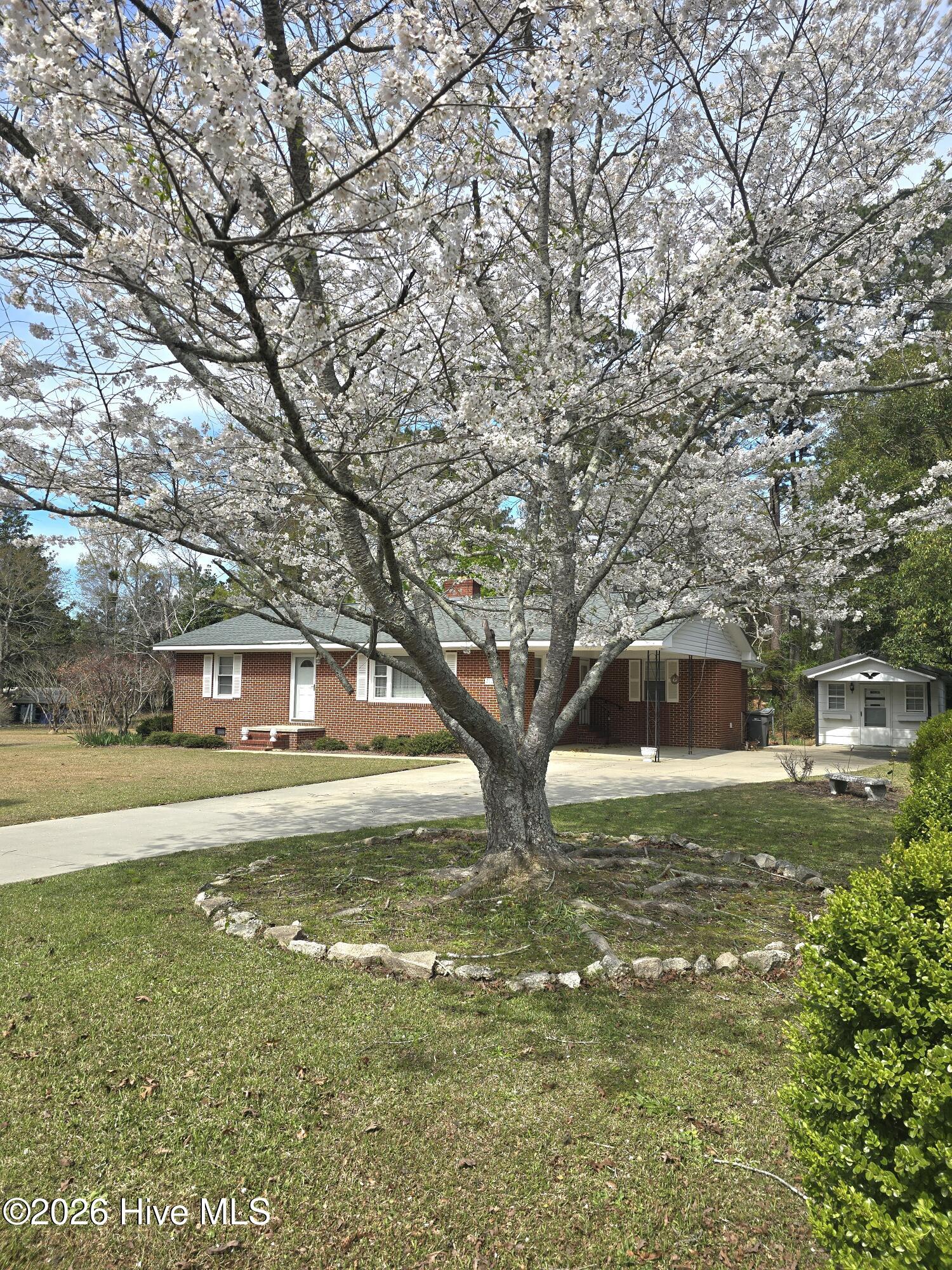 214 E Bladen Street Property Photo 8