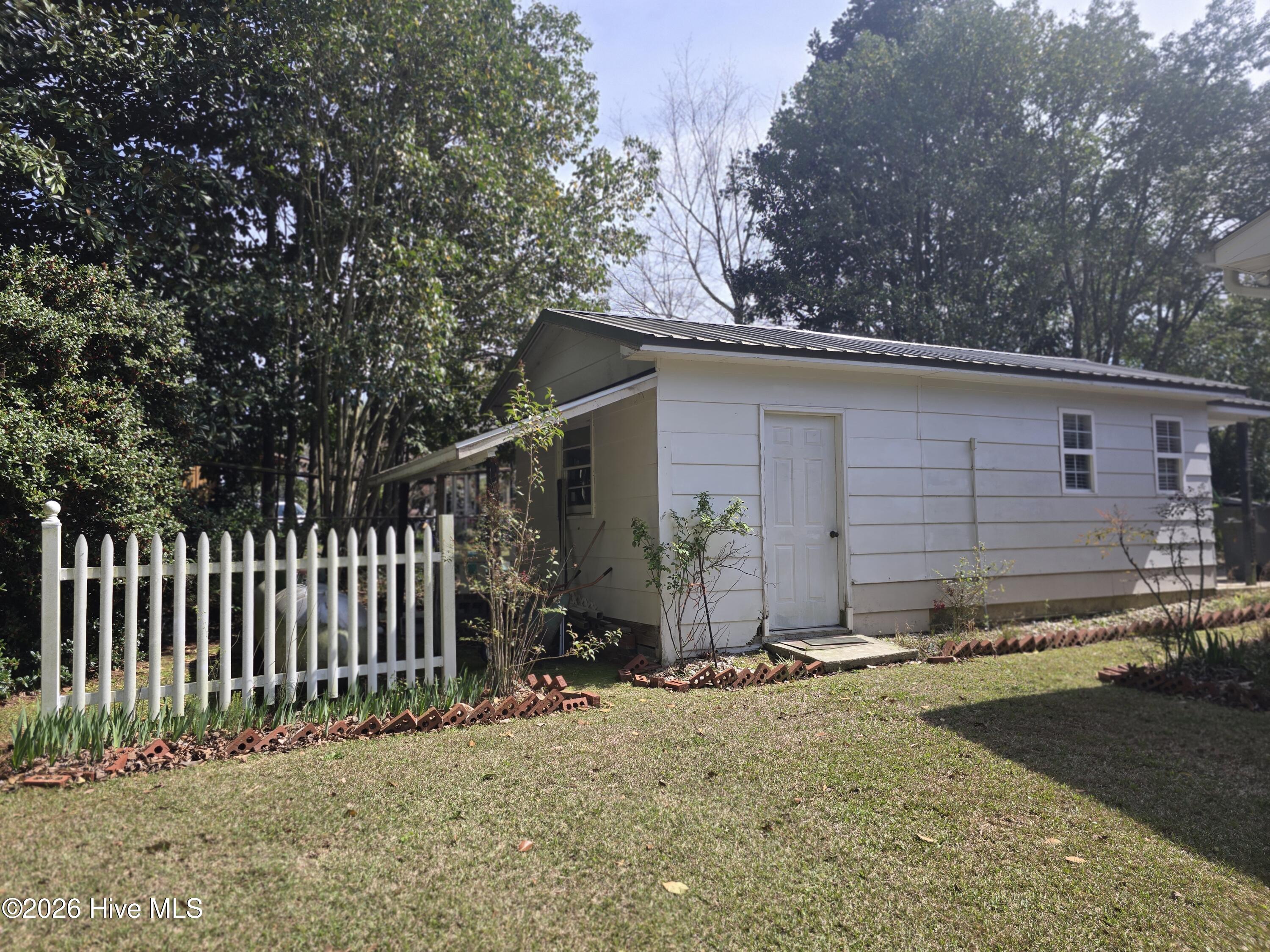 214 E Bladen Street Property Photo 11