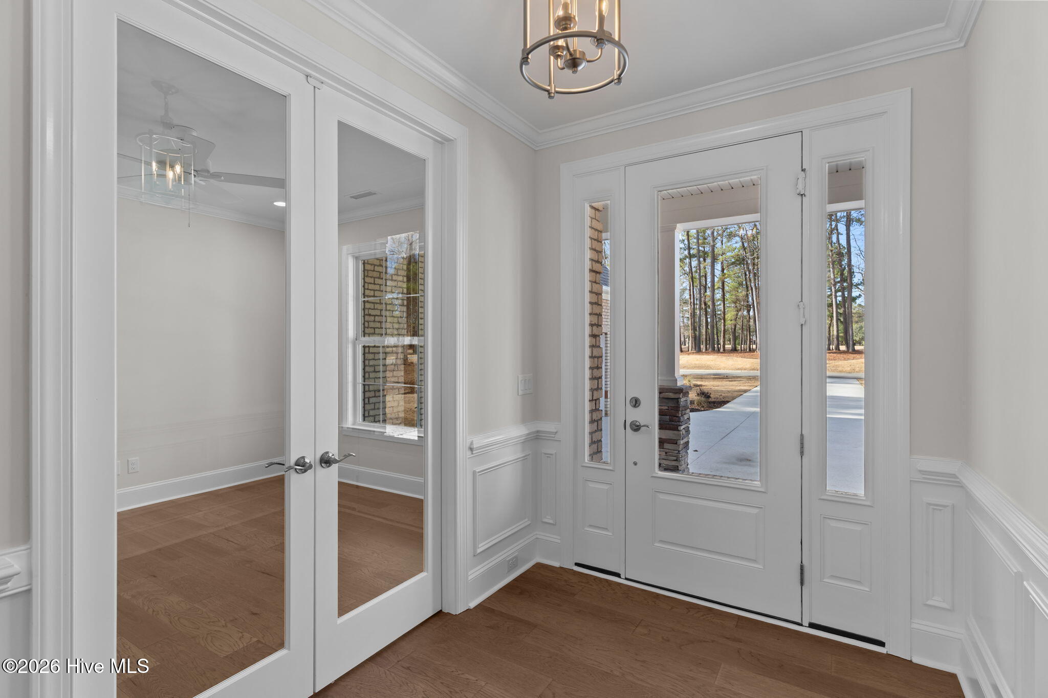 193 E Winding Way Property Photo 3