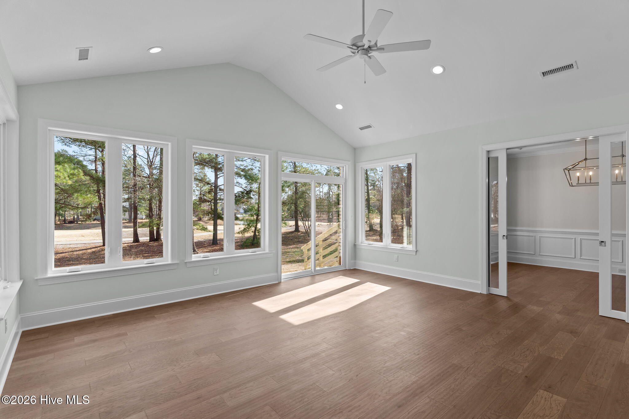 193 E Winding Way Property Photo 8