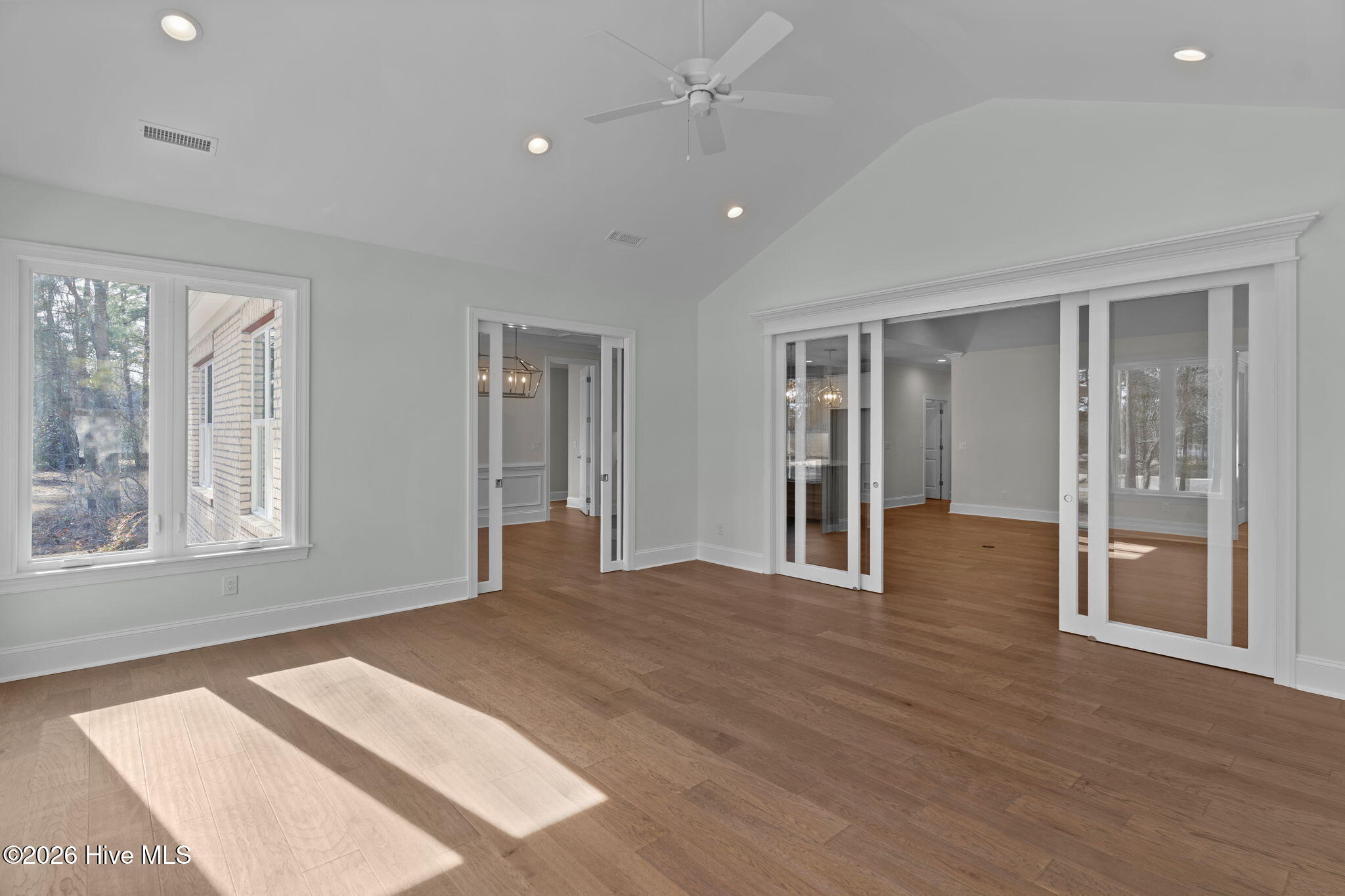 193 E Winding Way Property Photo 9