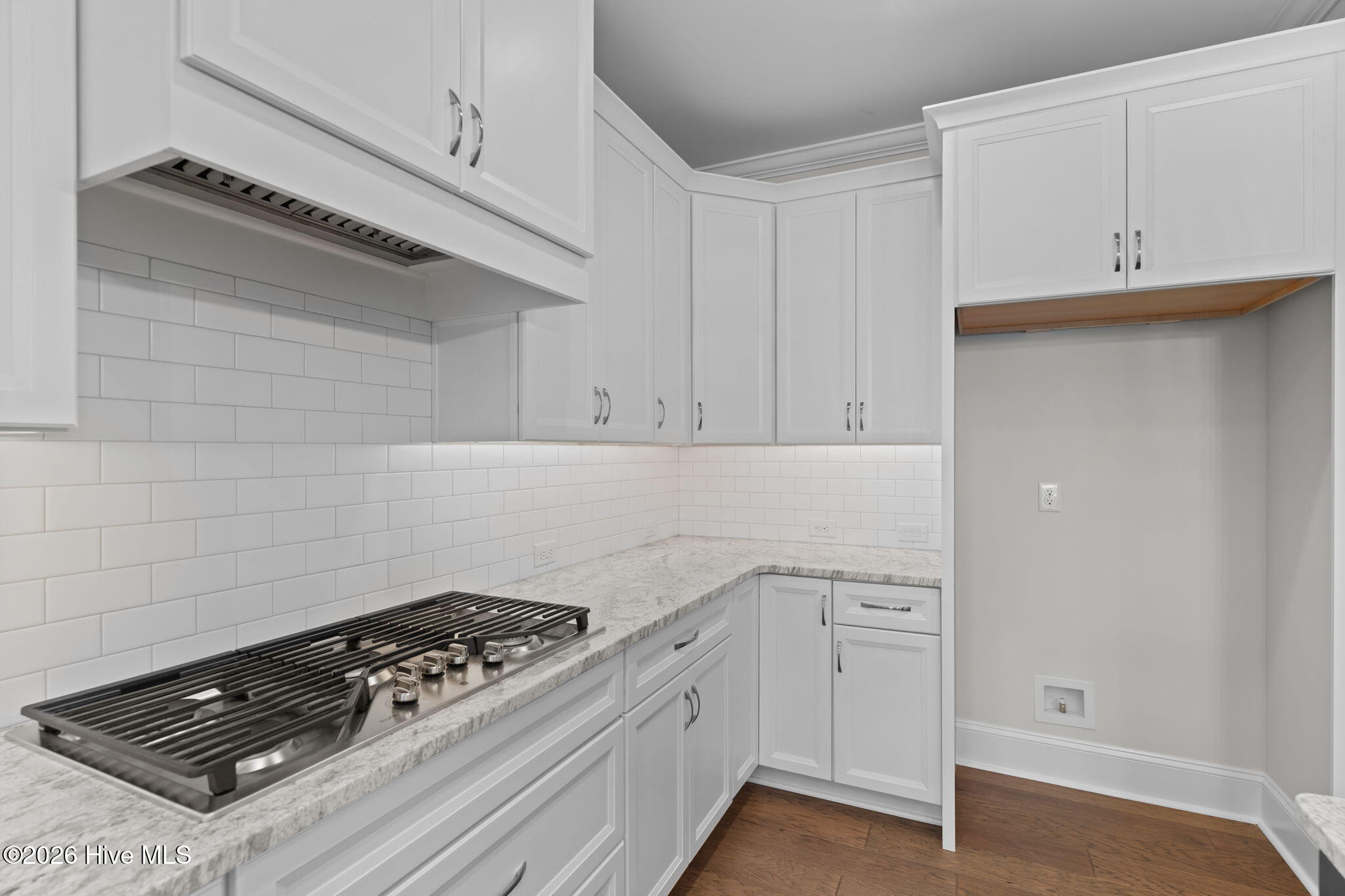 193 E Winding Way Property Photo 13