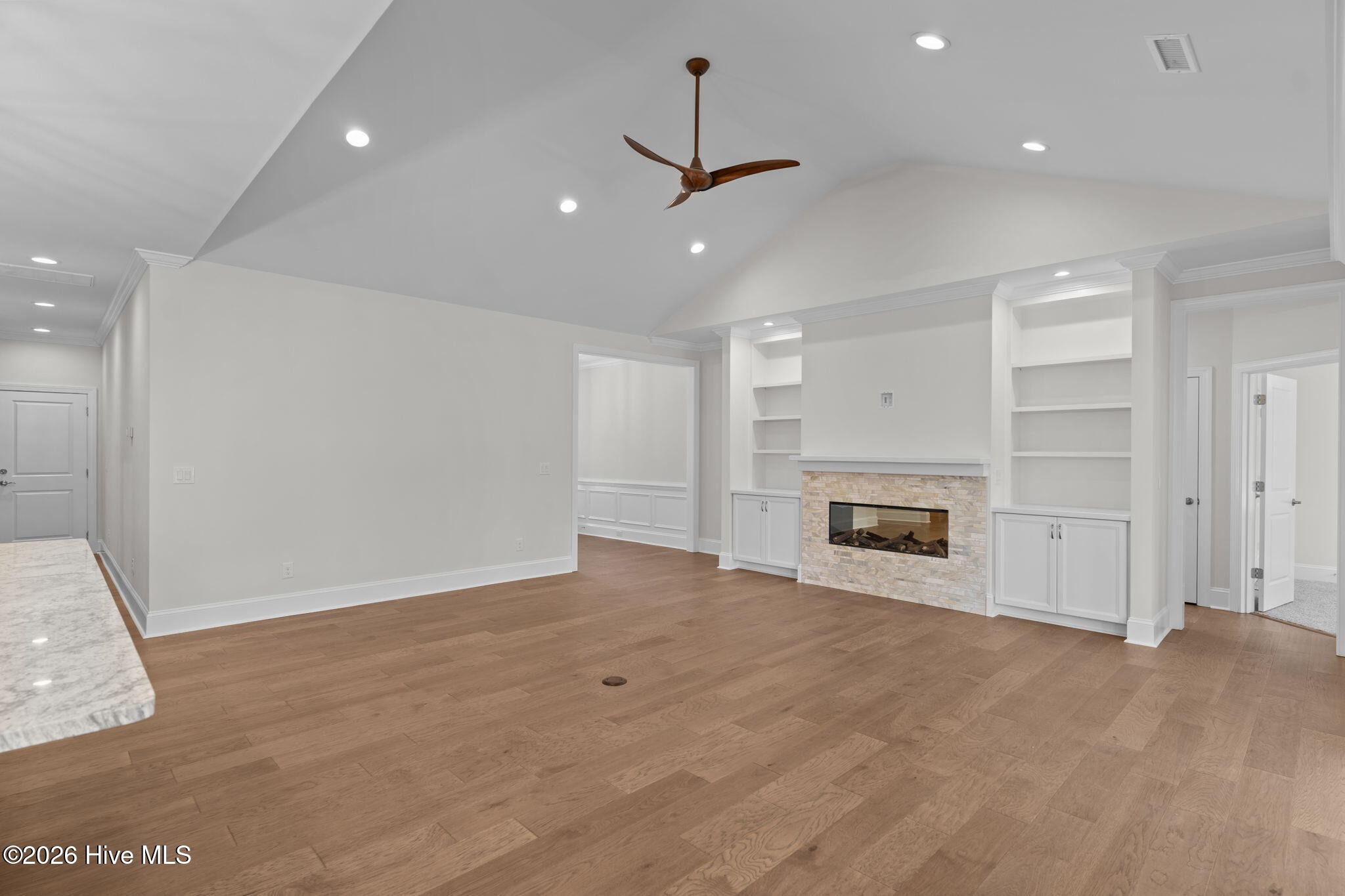 193 E Winding Way Property Photo 20